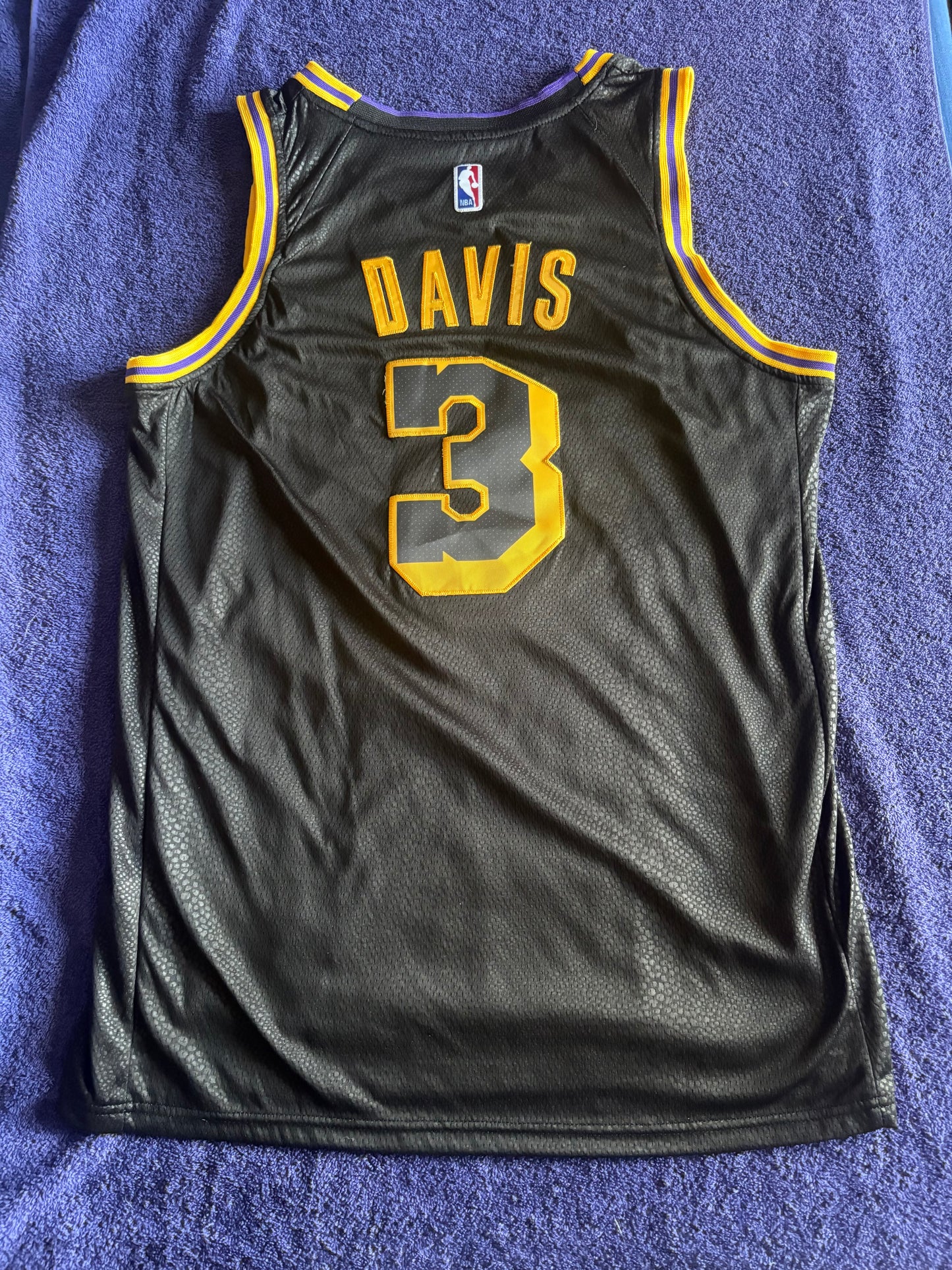 Los Angeles Lakers Basketball Vest Large Davis 3
