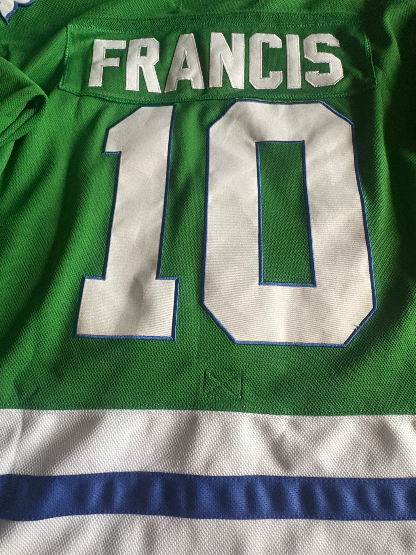 CCM Heroes of Hockey Hartford Whalers/Carolina Hurricanes NHL Shirt Size 50 Francis 10