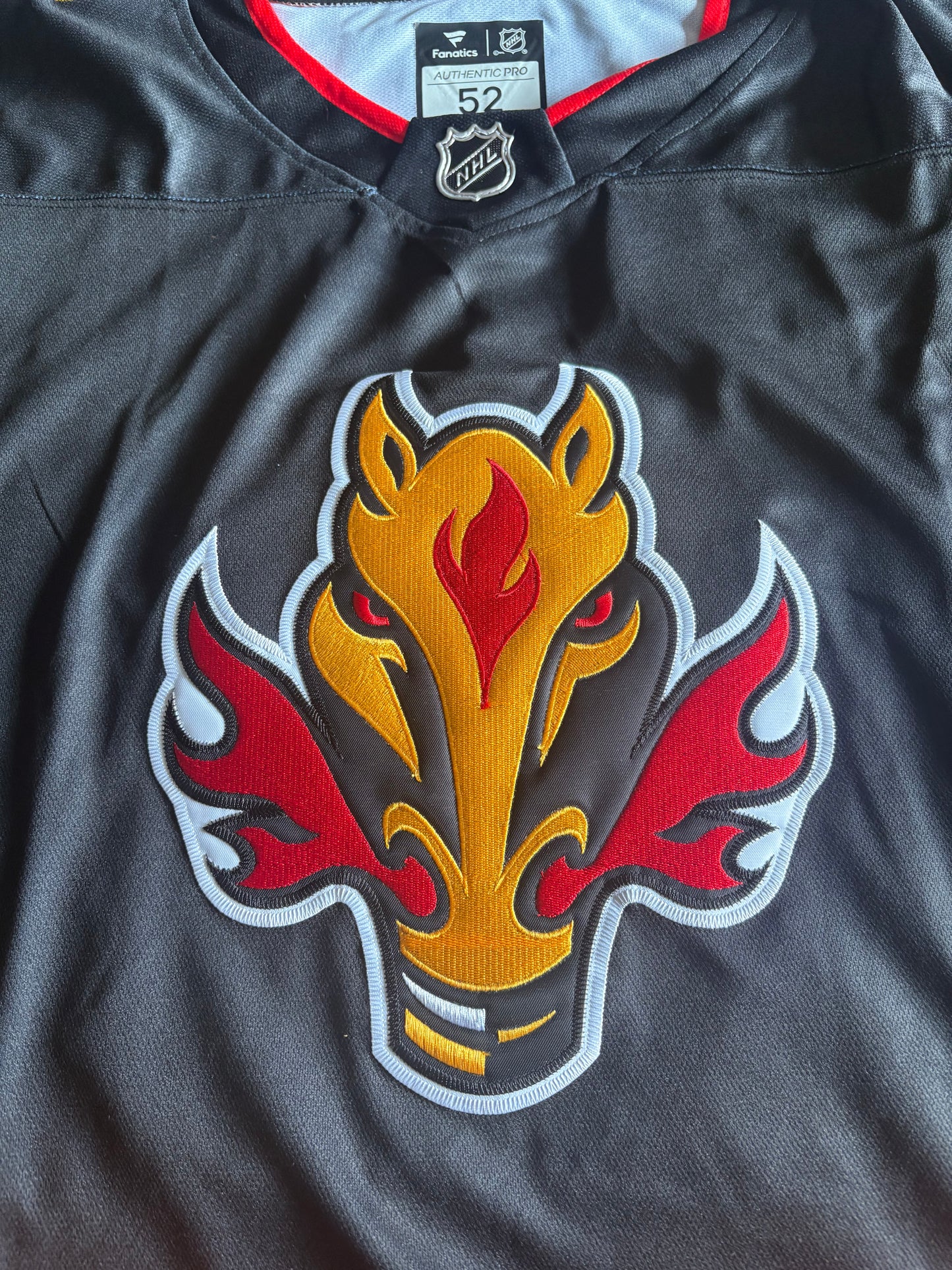 Calgary Flames NHL Shirt Size 52 Black Red Gaudreau 13