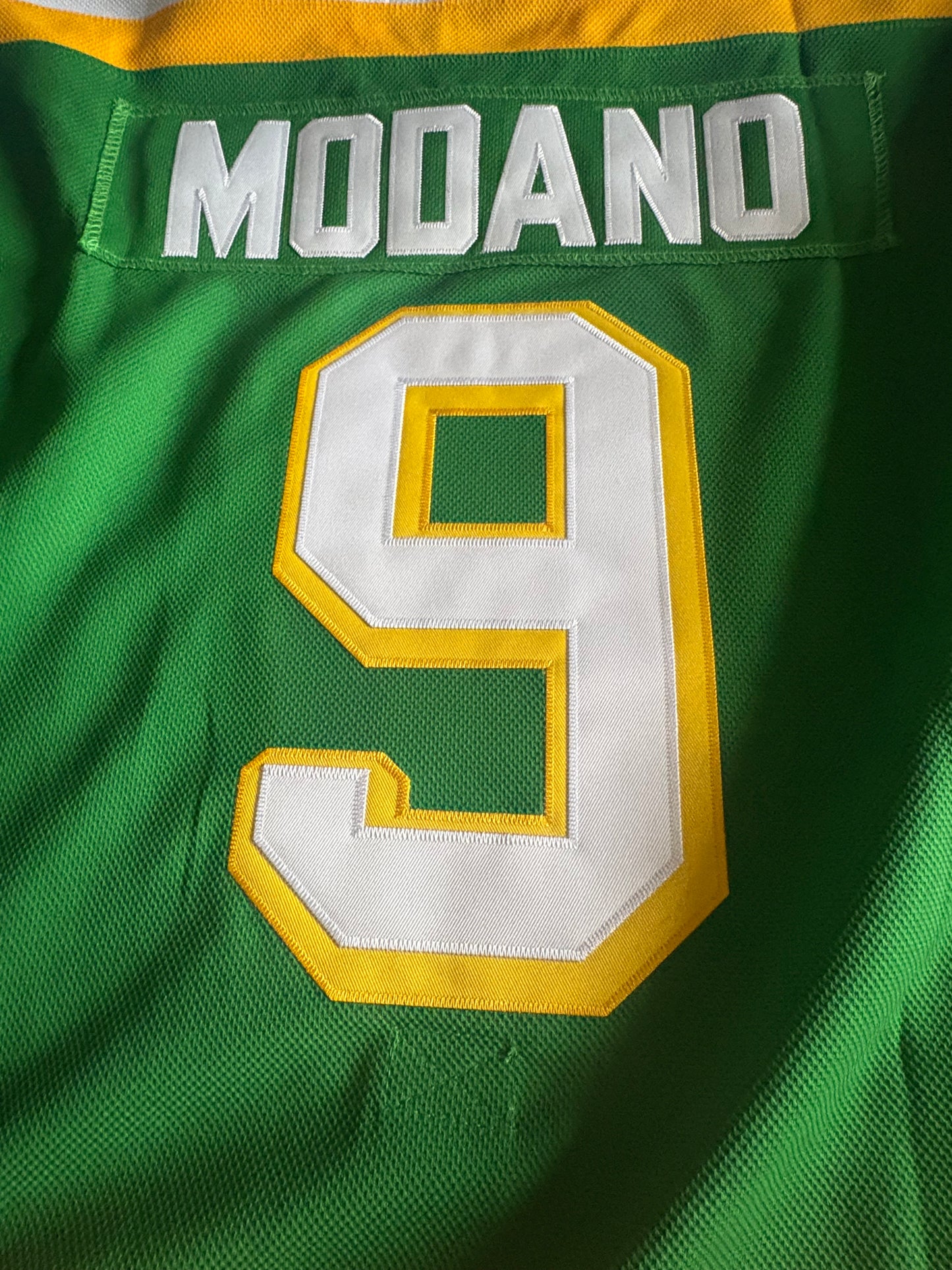 CCM Heroes of Hockey Minnesota Northstars NHL Hockey Shirt Size 50 Modano 9