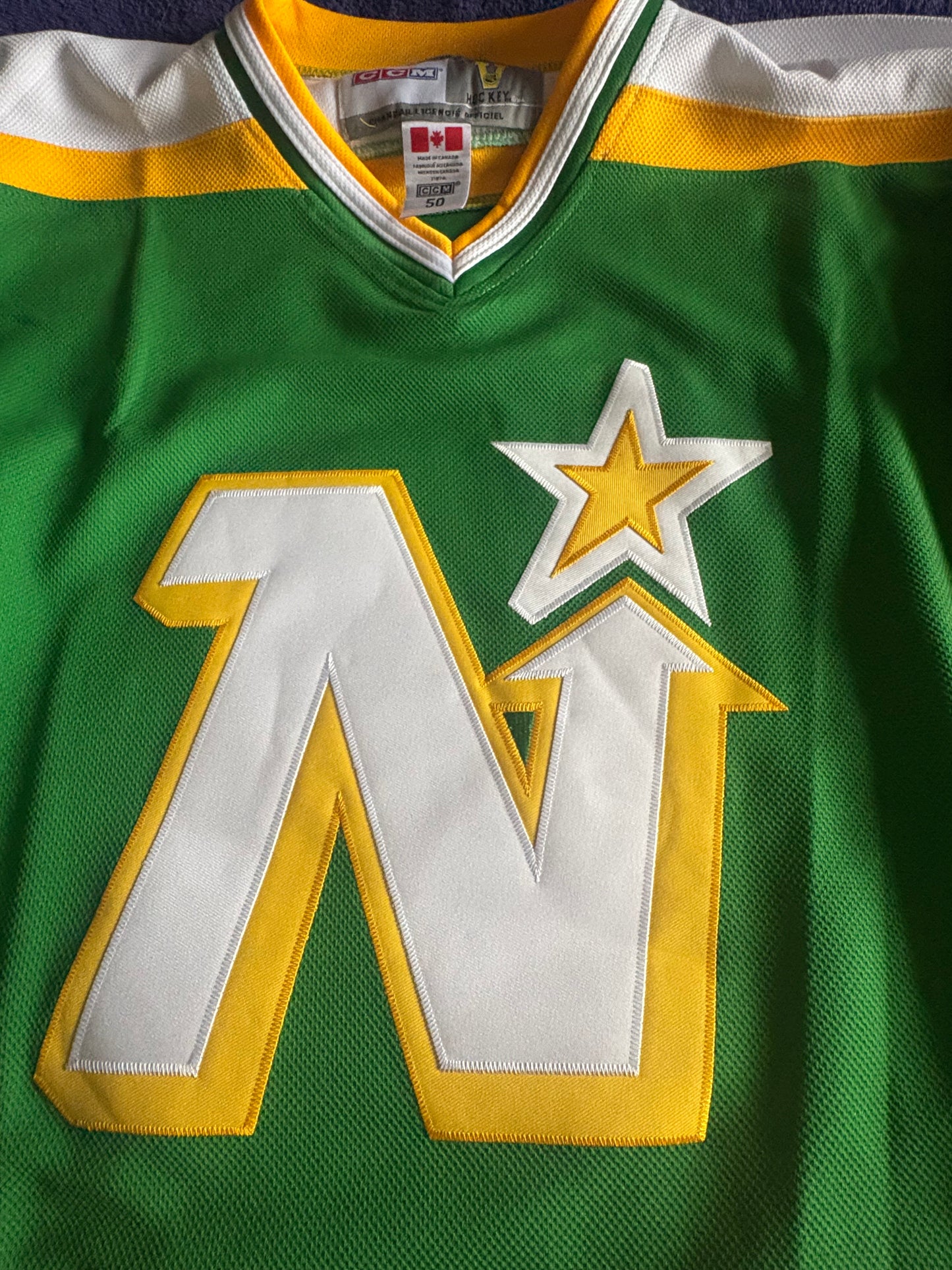 CCM Heroes of Hockey Minnesota Northstars NHL Hockey Shirt Size 50 Modano 9