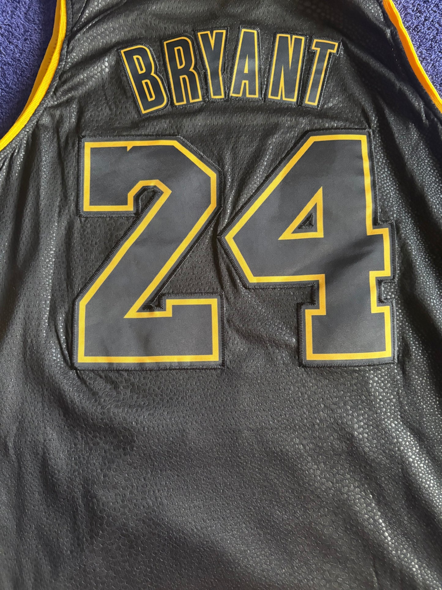 Los Angeles Lakers Fan Retro NBA Basketball Vest Large Bryant 24