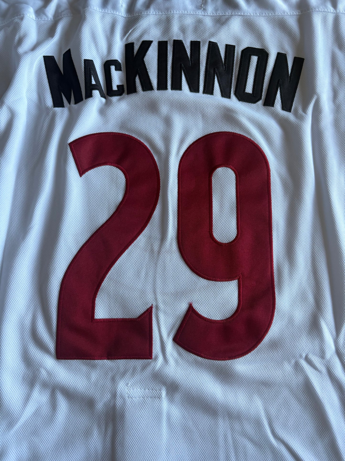 Colorado Avalanche NHL Shirt Size 50 MacKinnon 29 White A