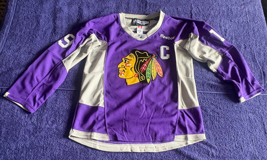CCM Reebok Chicago Blackhawks NHL Hockey Shirt Size 50 Warm Up Shirt Toews 19 C