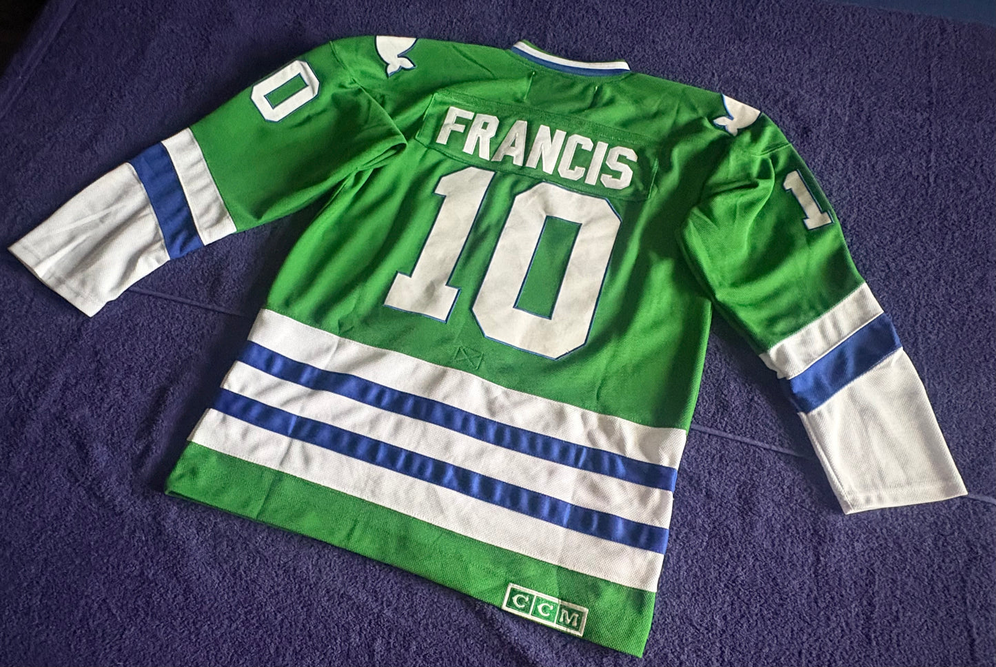 CCM Heroes of Hockey Hartford Whalers/Carolina Hurricanes NHL Shirt Size 50 Francis 10