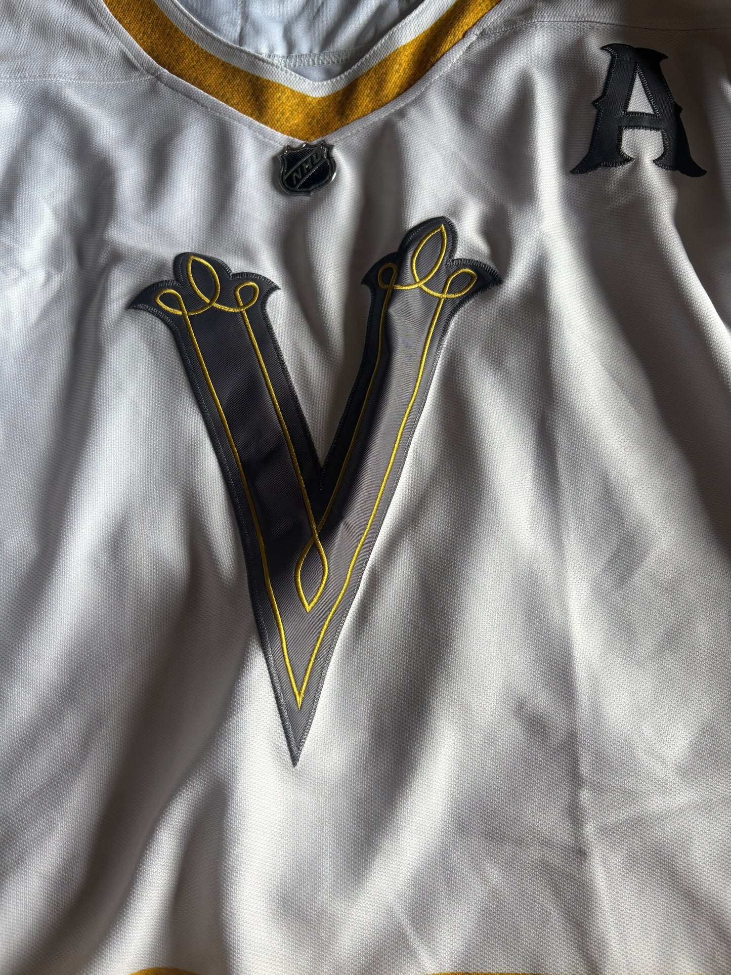 Las Vegas Golden Knights NHL Shirt Size Large White Karlsson 71