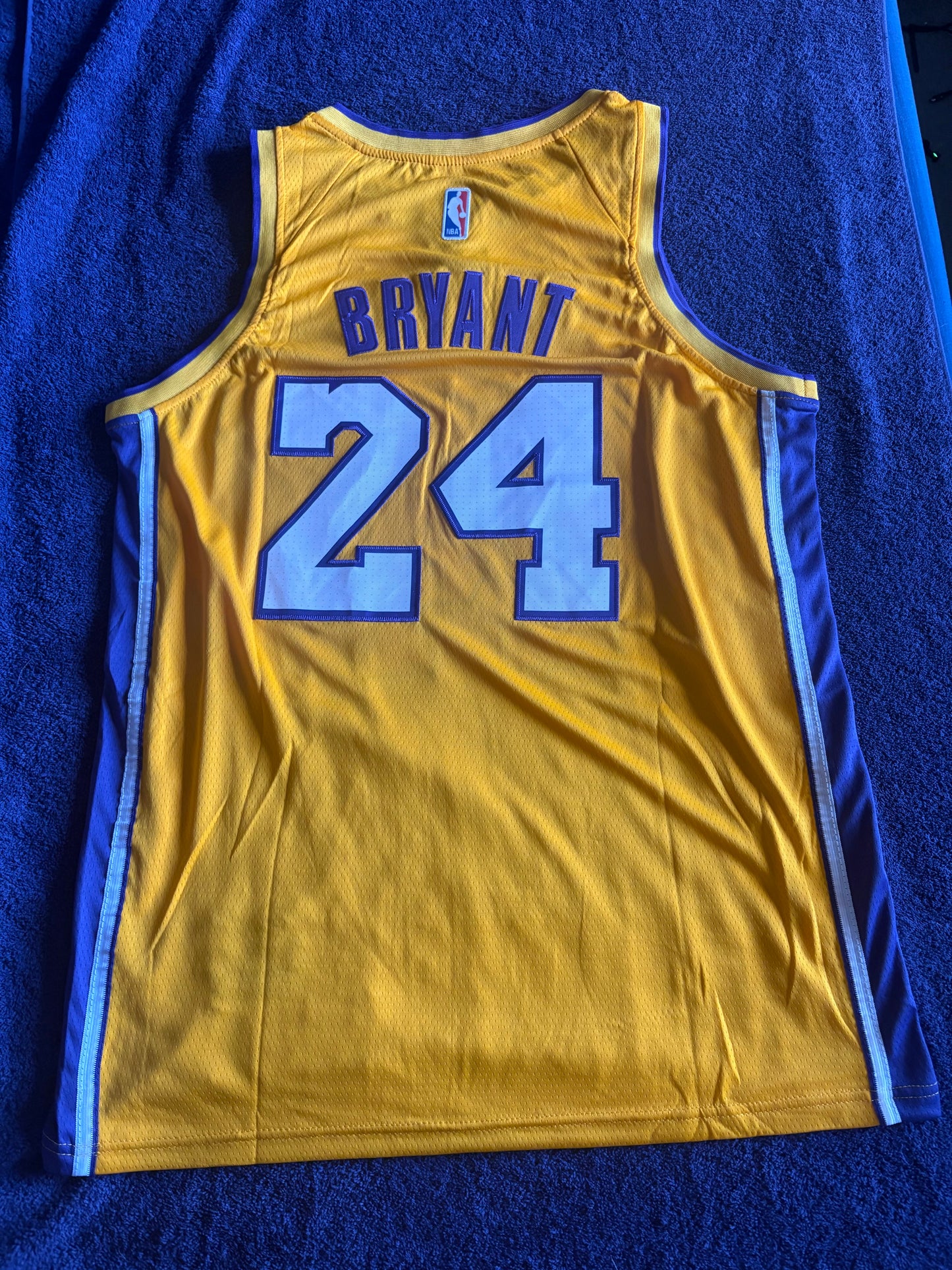 Los Angeles Lakers Basketball Vest Large Bryant 24