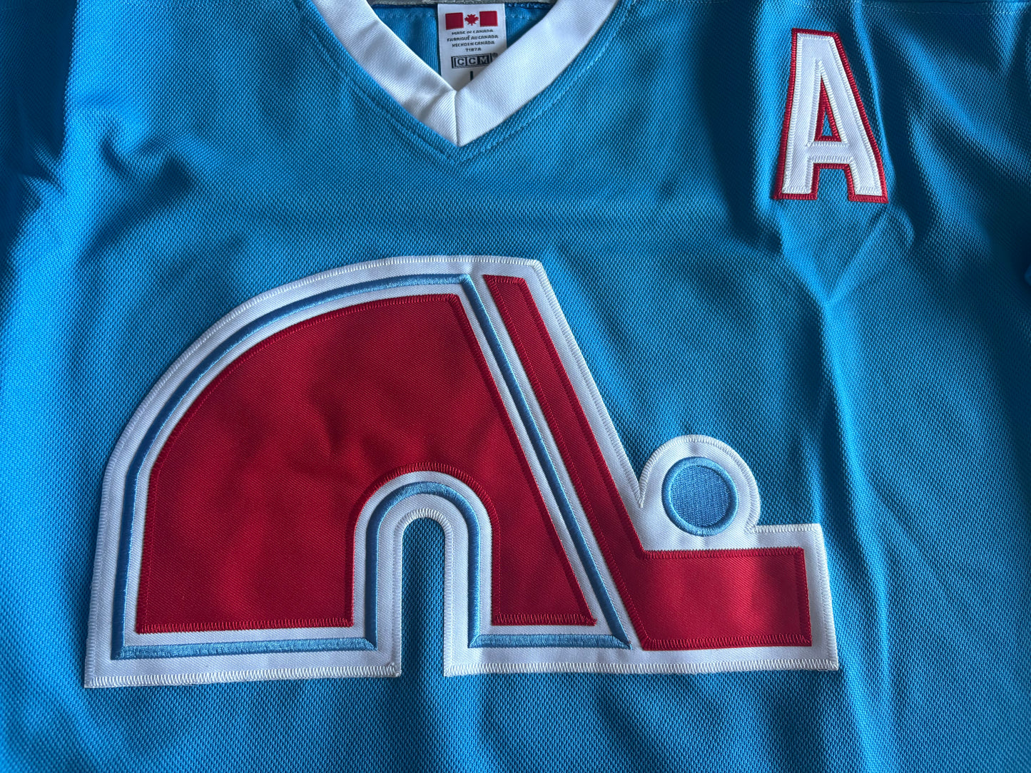 Colorado Avalanche NHL Shirt Size Large MacKinnon 29 Blue A