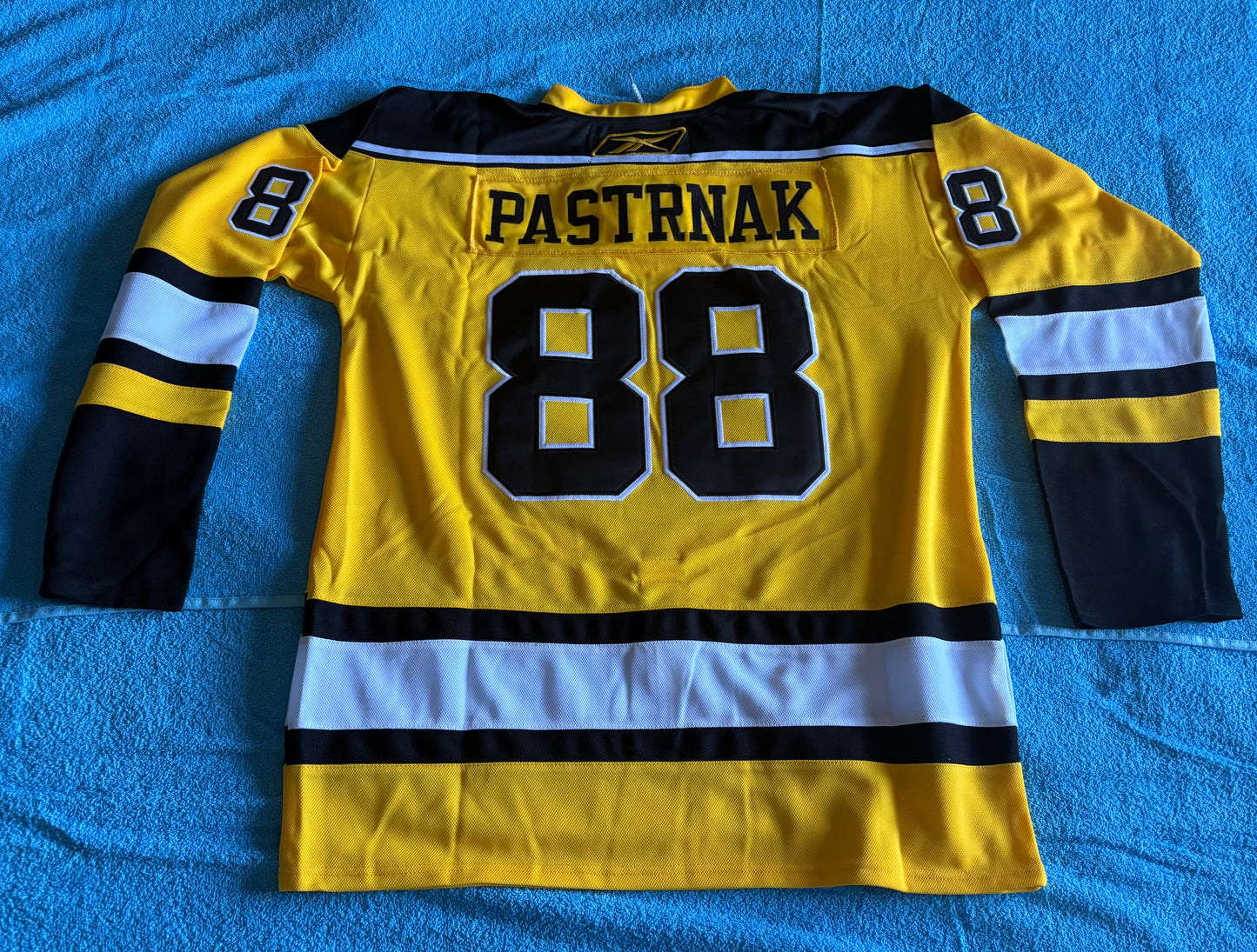 Boston Bruins CCM Reebok Yellow & Black Pastrnak 88 Large