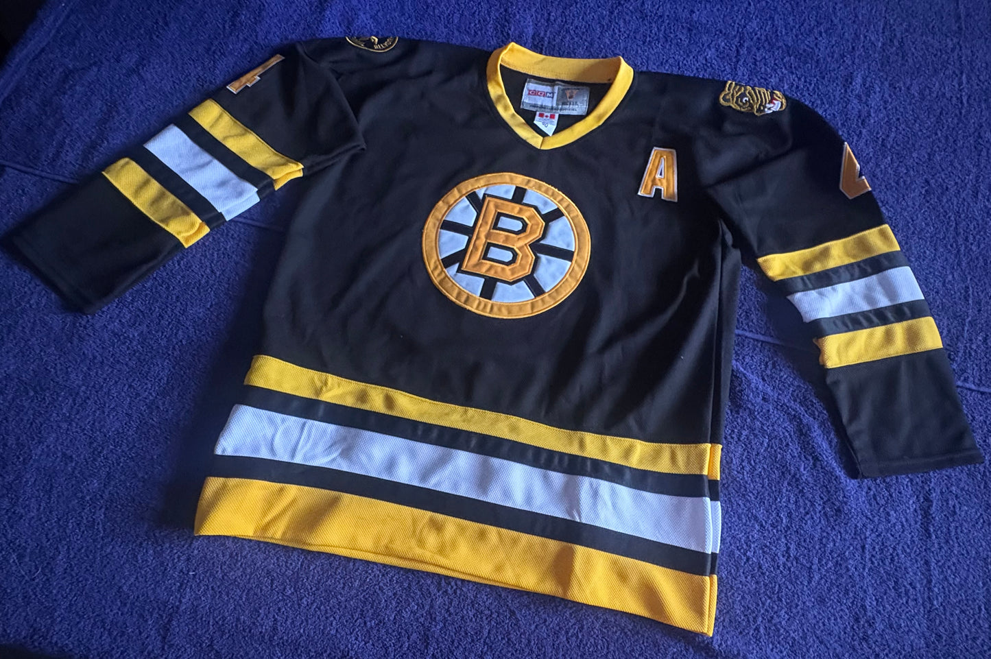 CCM Heroes of Hockey Boston Bruins NHL Hockey Shirt Size 50 Orr 4 A