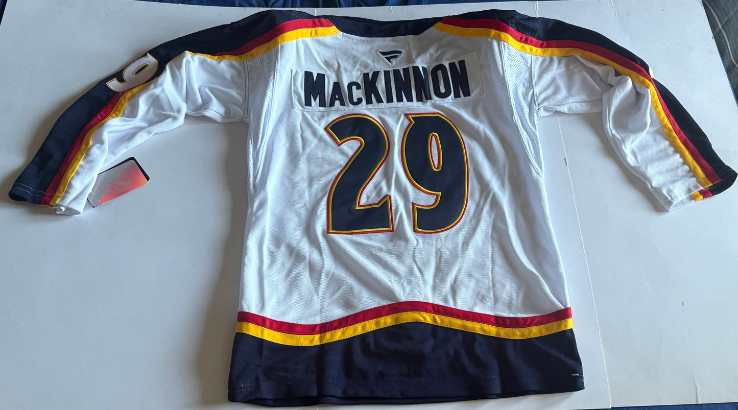 Colorado Avalanche NHL Shirt Size 52 MacKinnon 29 White A
