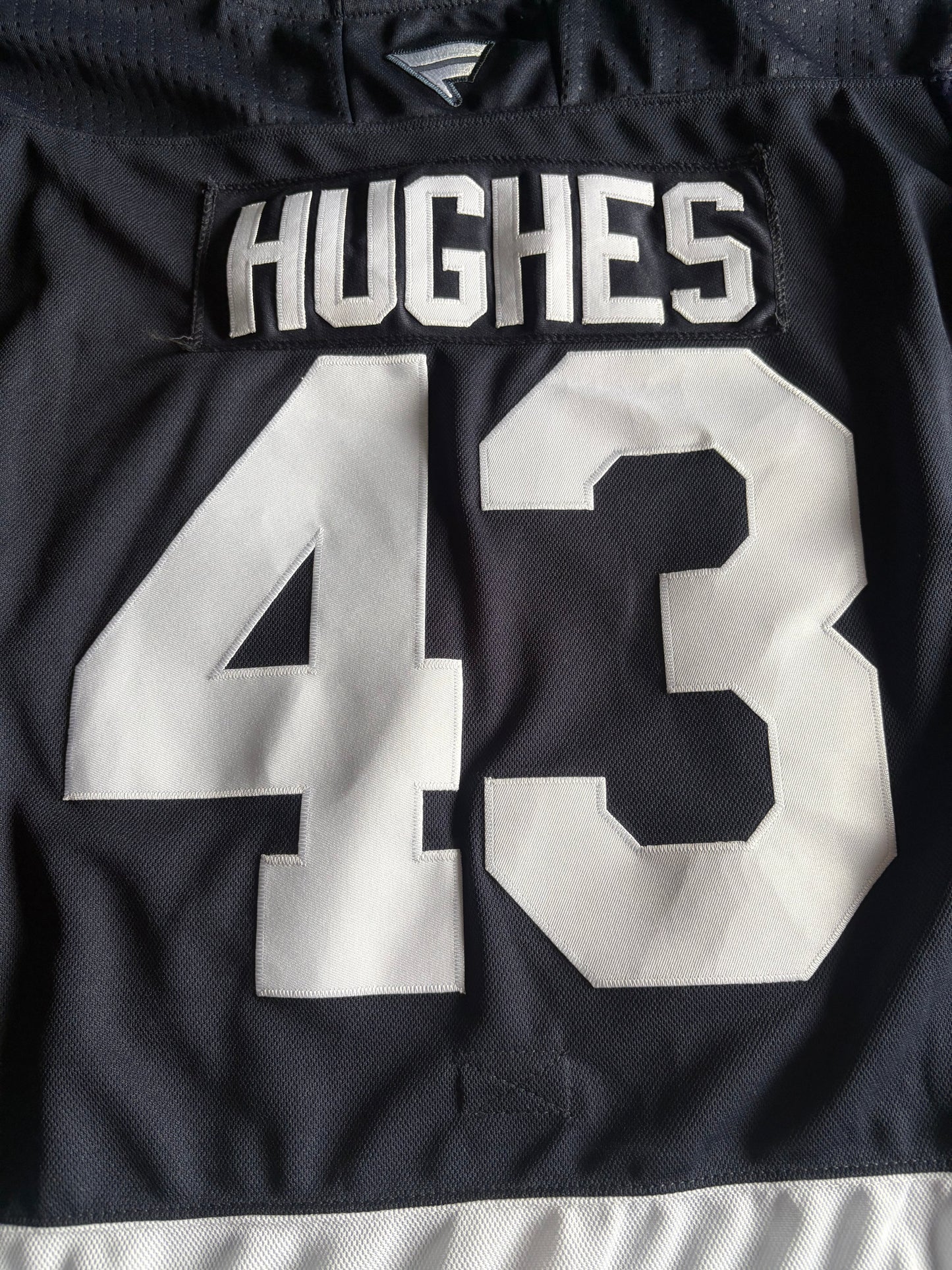 Vancouver Canucks NHL Shirt Blue Size 52 Hughes Blue C 43