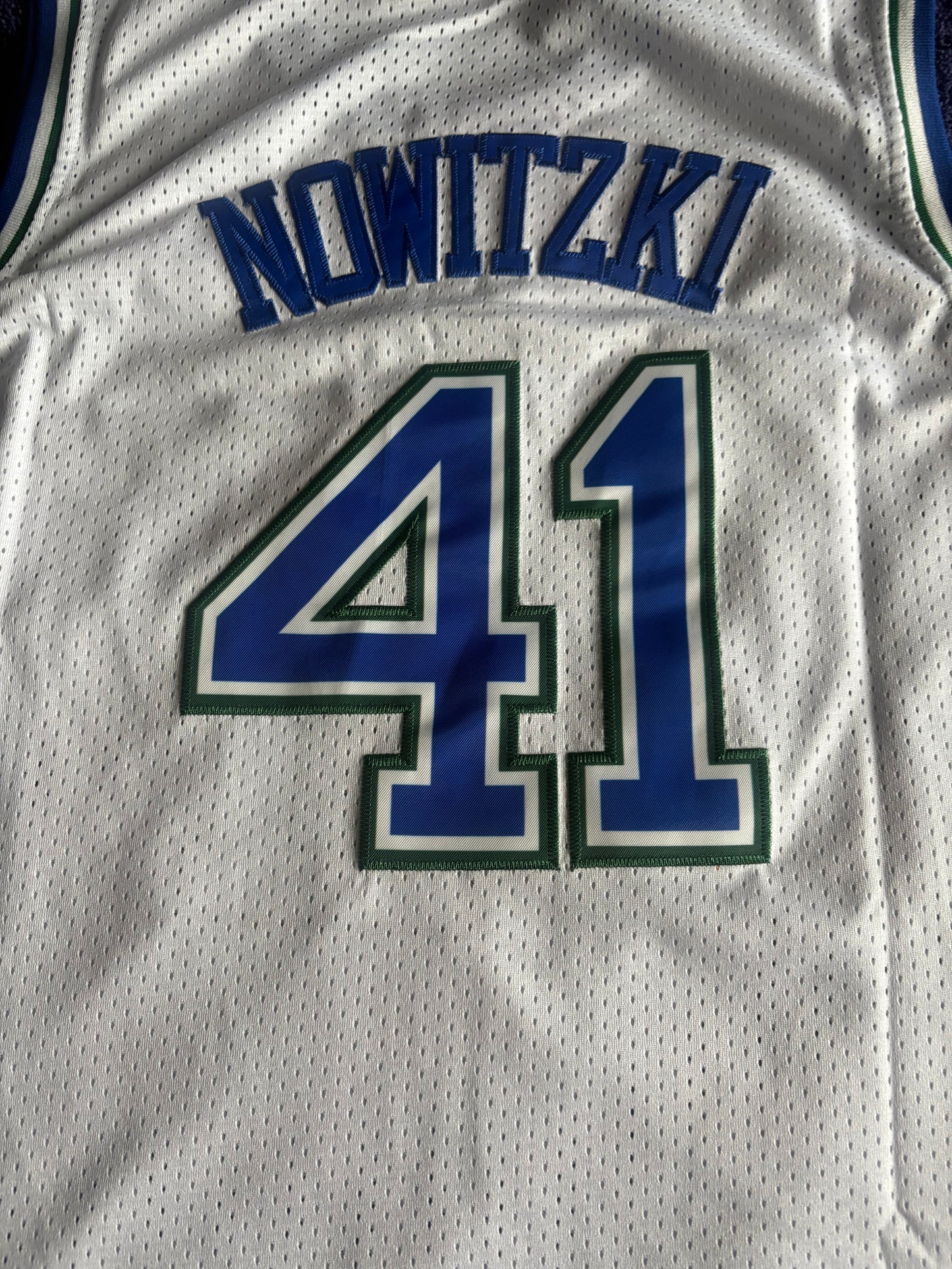 Dallas Mavericks M&N NBA HardWood Classics Basketball Vest Large Nowitzki 41