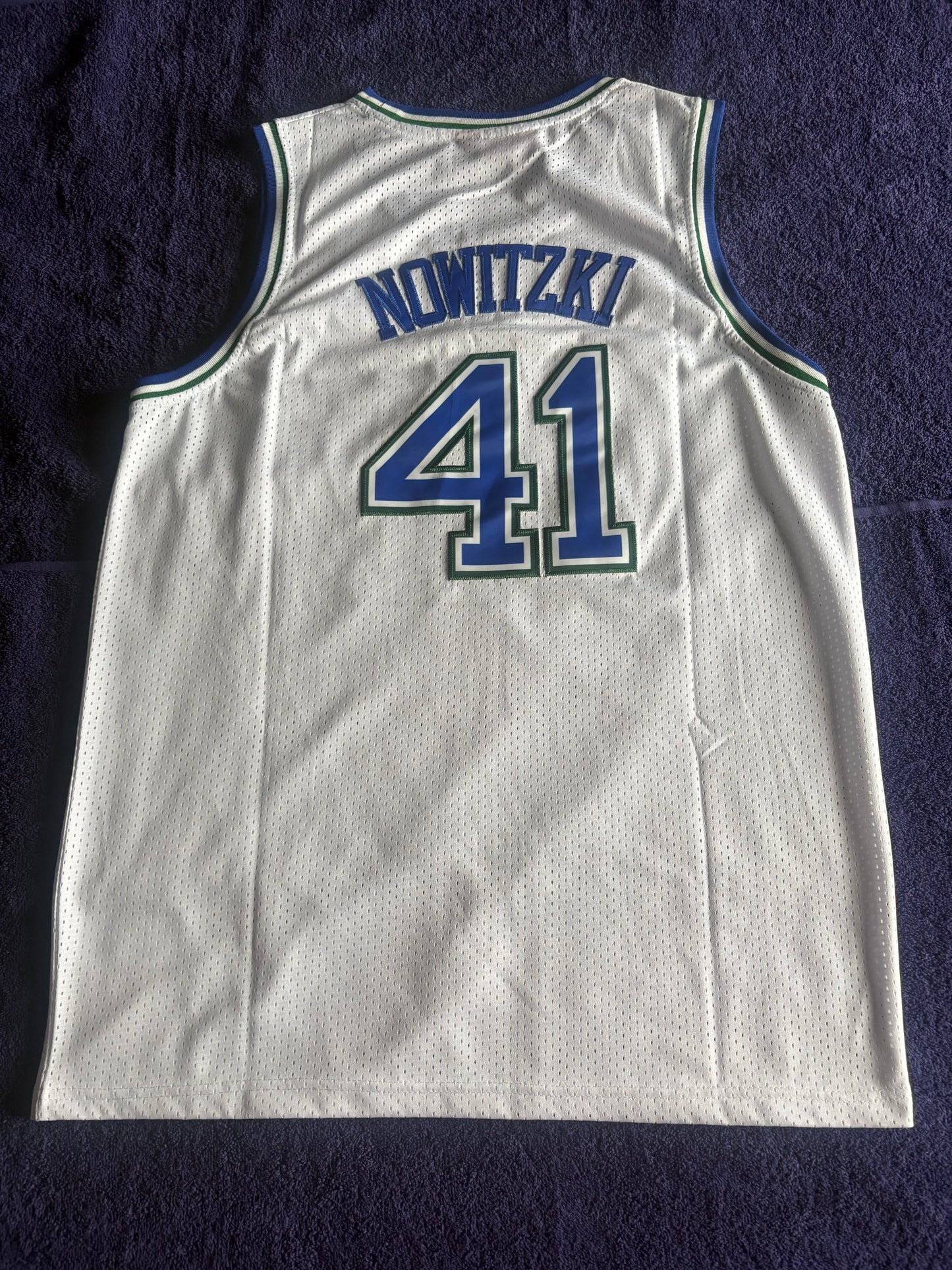 Dallas Mavericks M&N NBA HardWood Classics Basketball Vest Large Nowitzki 41