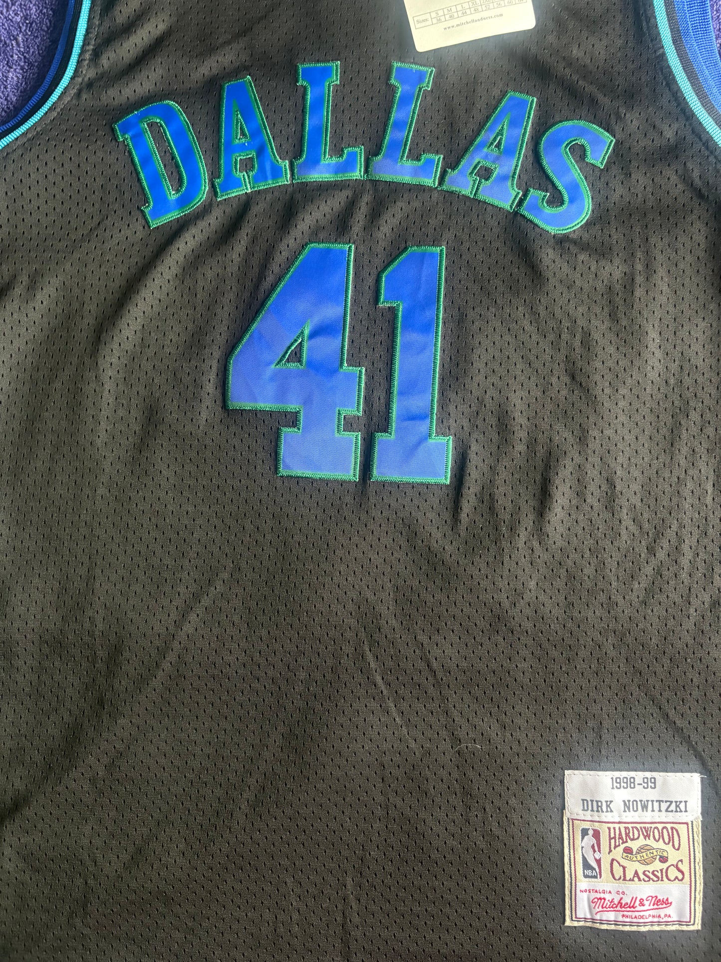 Dallas Mavericks M&N NBA HardWood Classics Basketball Vest Large Nowitzki 41