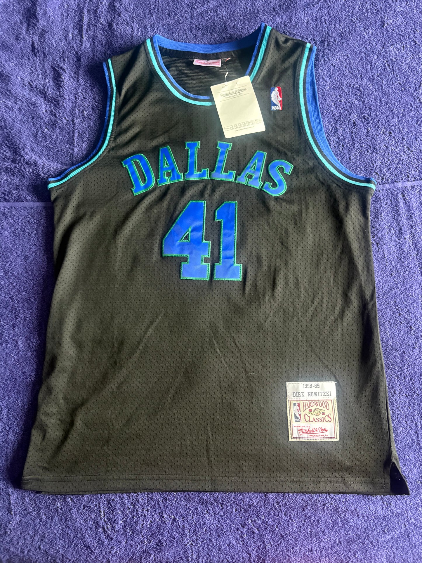 Dallas Mavericks M&N NBA HardWood Classics Basketball Vest Large Nowitzki 41