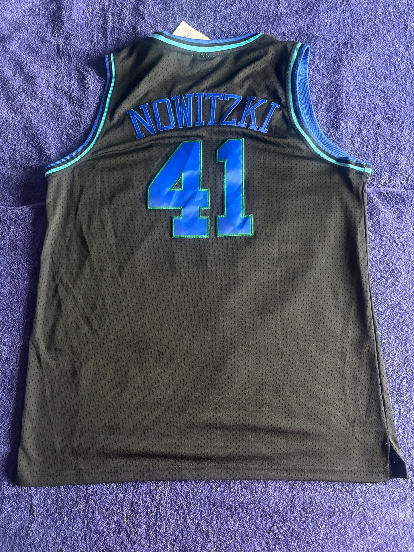 Dallas Mavericks M&N NBA HardWood Classics Basketball Vest Large Nowitzki 41