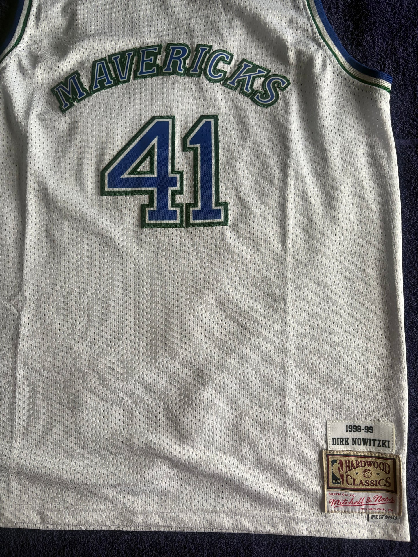 Dallas Mavericks M&N NBA HardWood Classics Basketball Vest Large Nowitzki 41