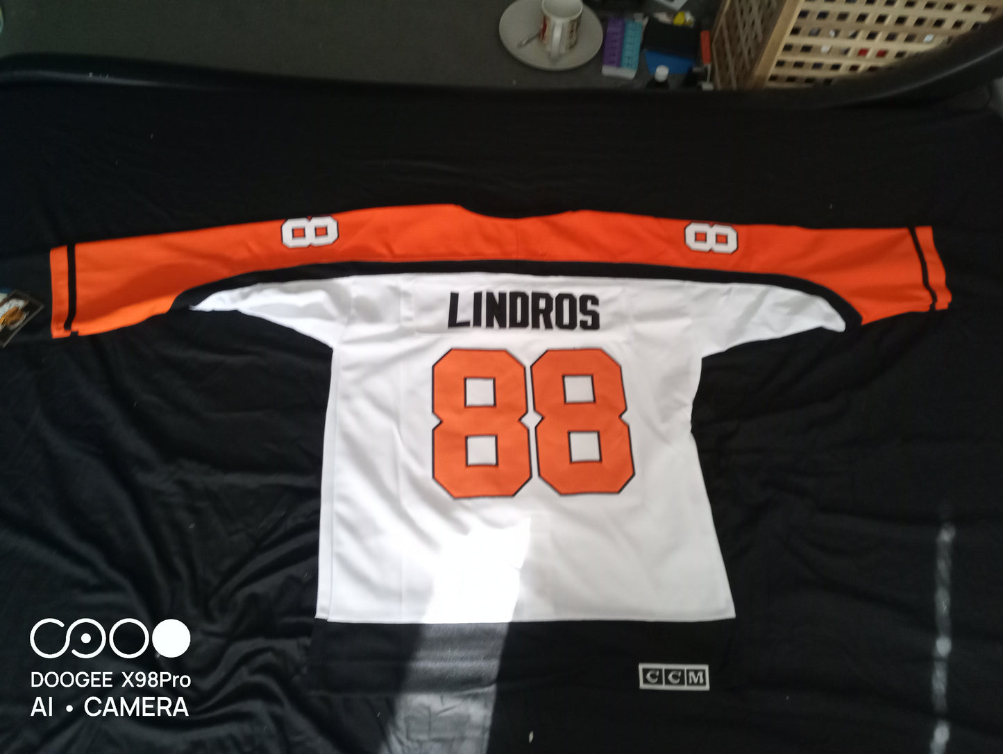 CCM Philadelphia Flyers Lindros Shirt White Large