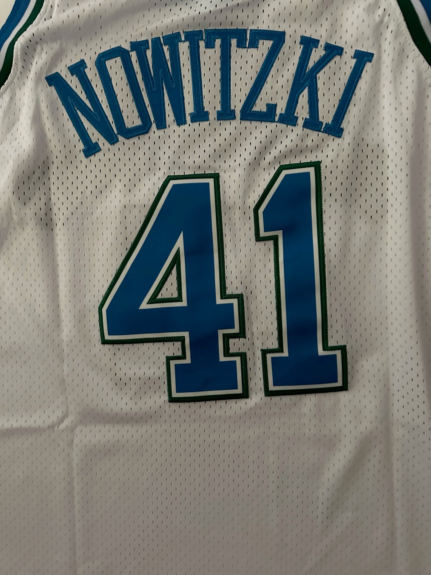 Dallas Mavericks NBA Hardwood Classics Nowitzki Basketball Vest Large 41 White