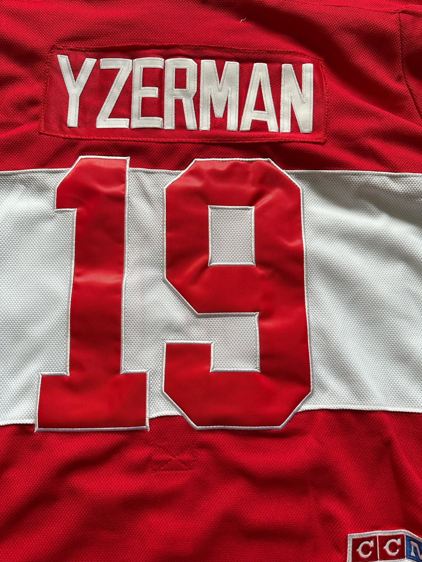 CCM Detroit Red Wings Yzerman Hockey Shirt Large