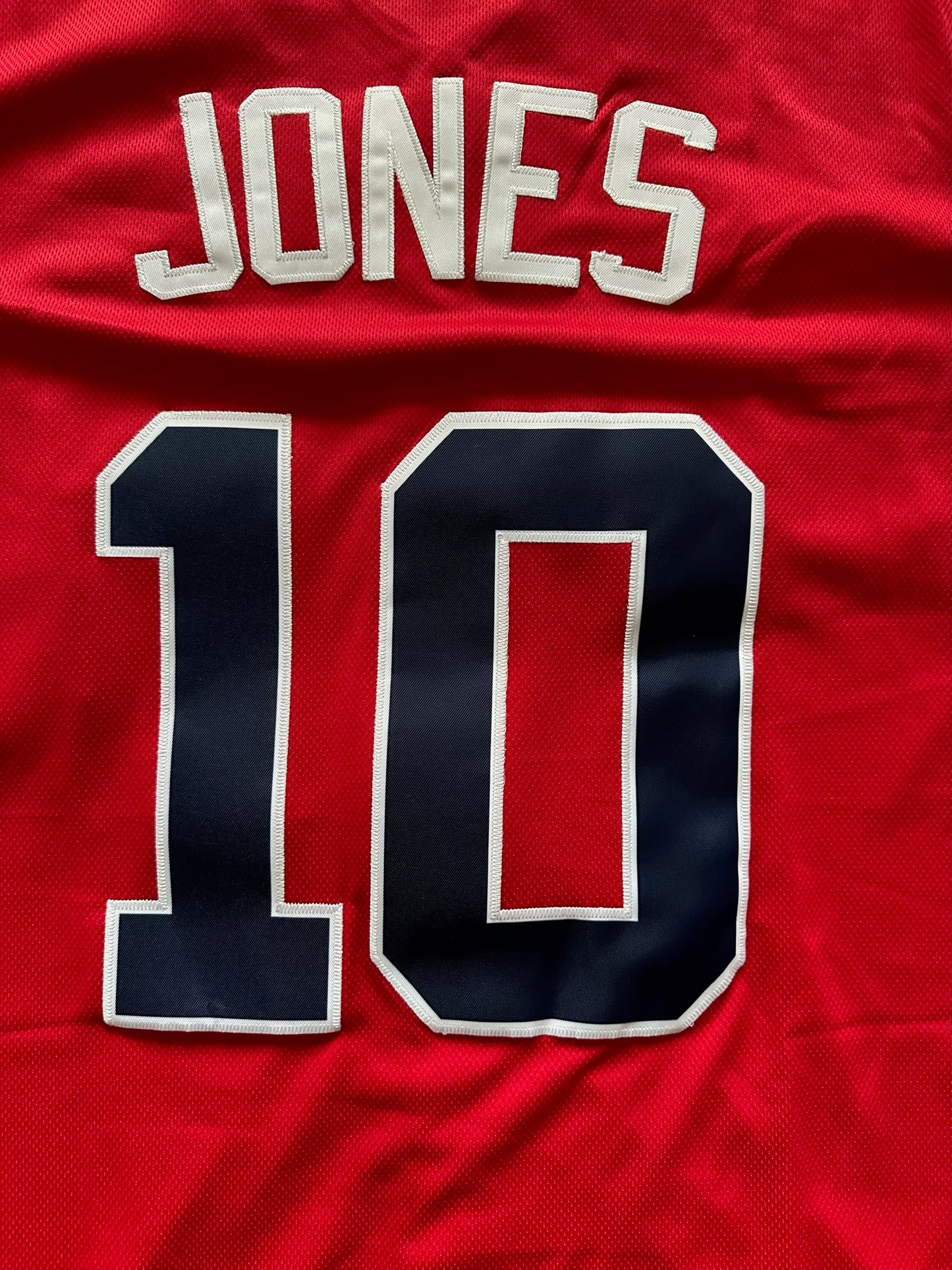 Atlanta Braves Retro MLB Baseball Shirt Large Jones 10 Red