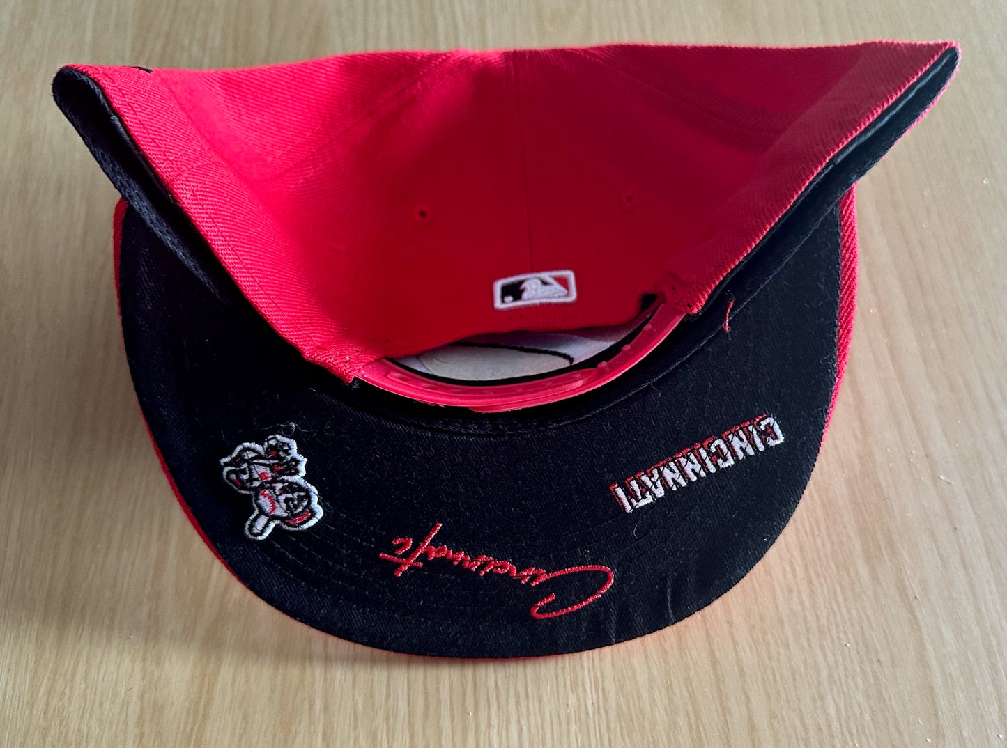 Cincinnati Reds MLB SnapBack Baseball Cap Multicolour New With Sitcker