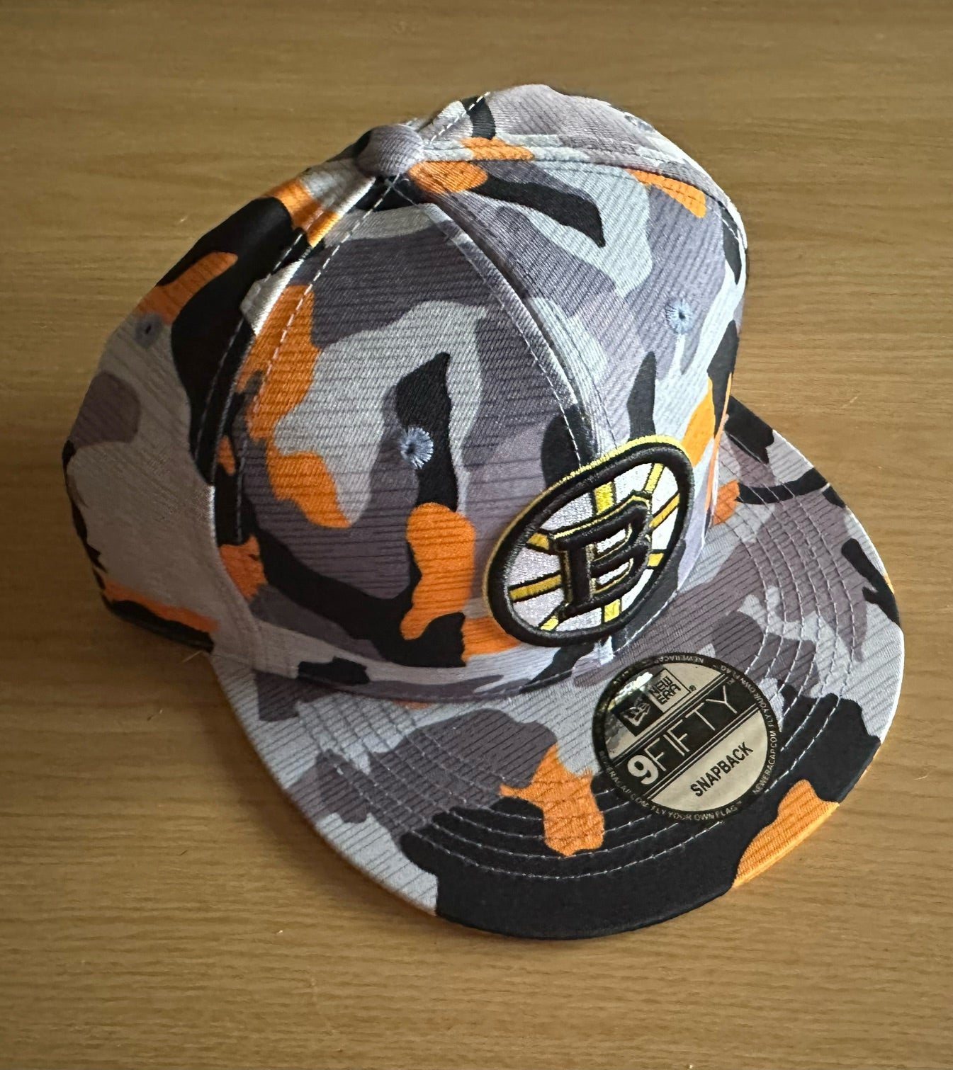 Bpston Bruins NHL SnapBack Camo Baseball Cap Multicolour New With Sticker