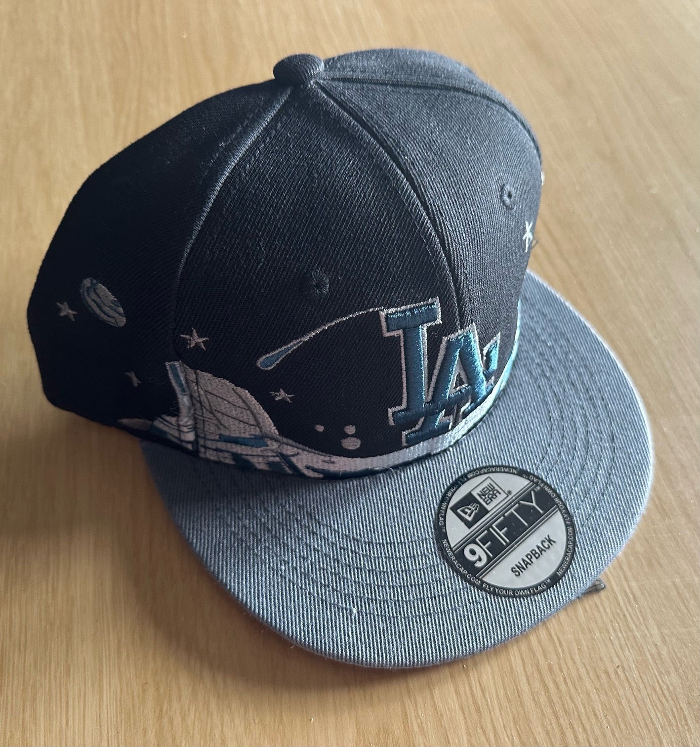 Los Angeles LA Dodgers MLB SnapBack Baseball Cap Multicolour New With Sitcker