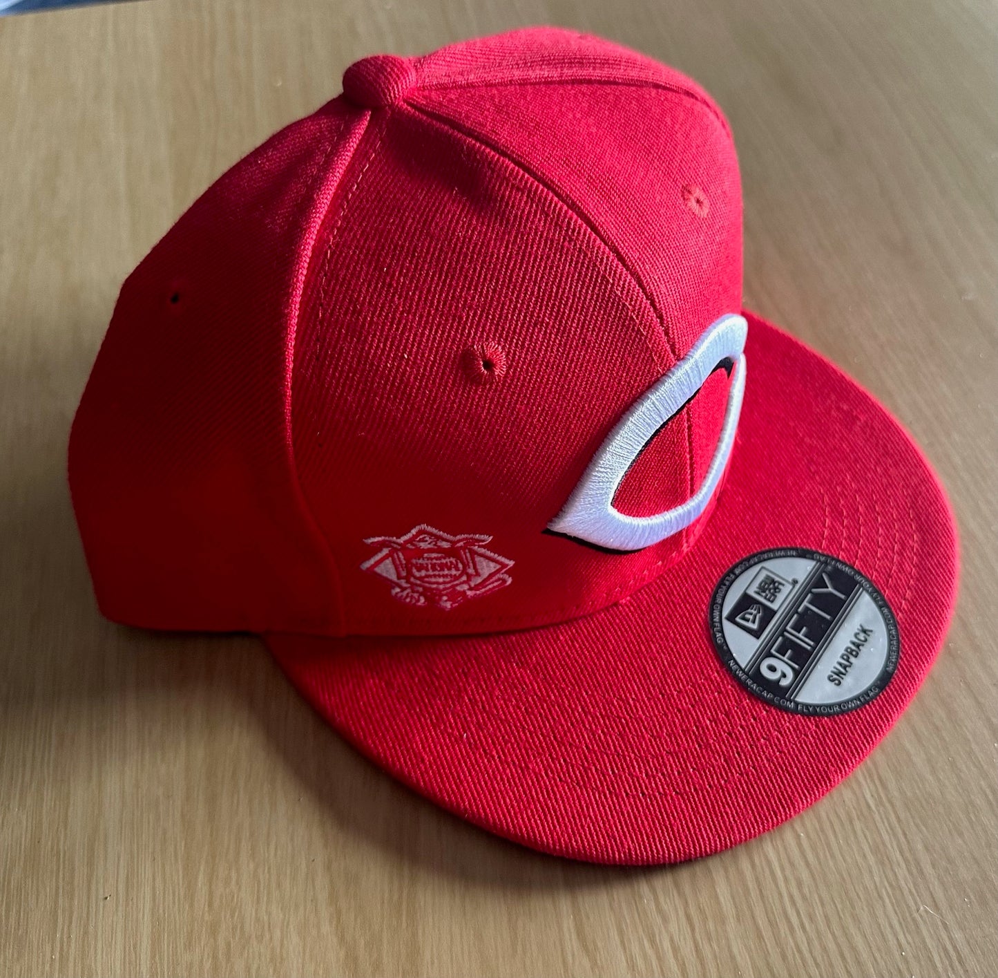 Cincinnati Reds MLB SnapBack Baseball Cap Multicolour New With Sitcker