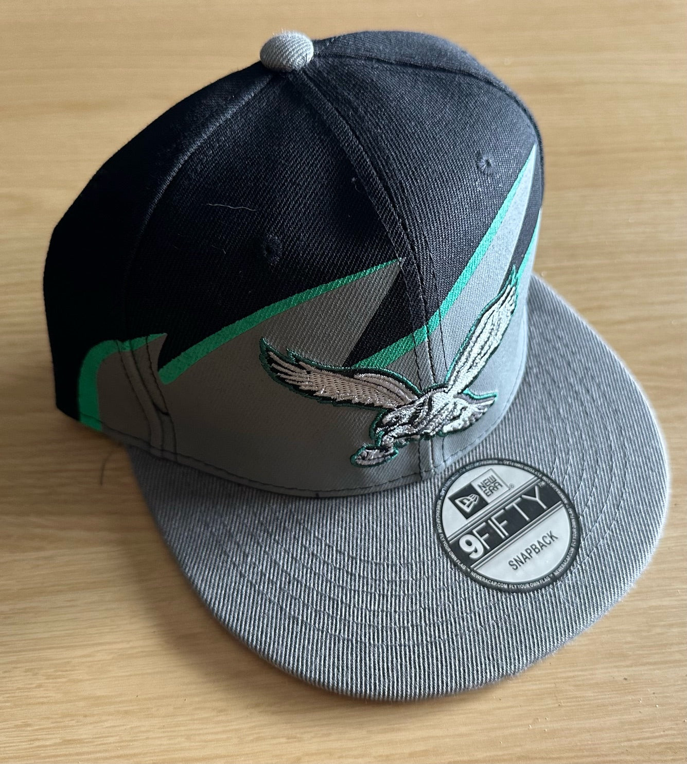 Philadelphia Eagles  NFL 2 Tone SnapBack Baseball Cap Multicolour New With Sticker