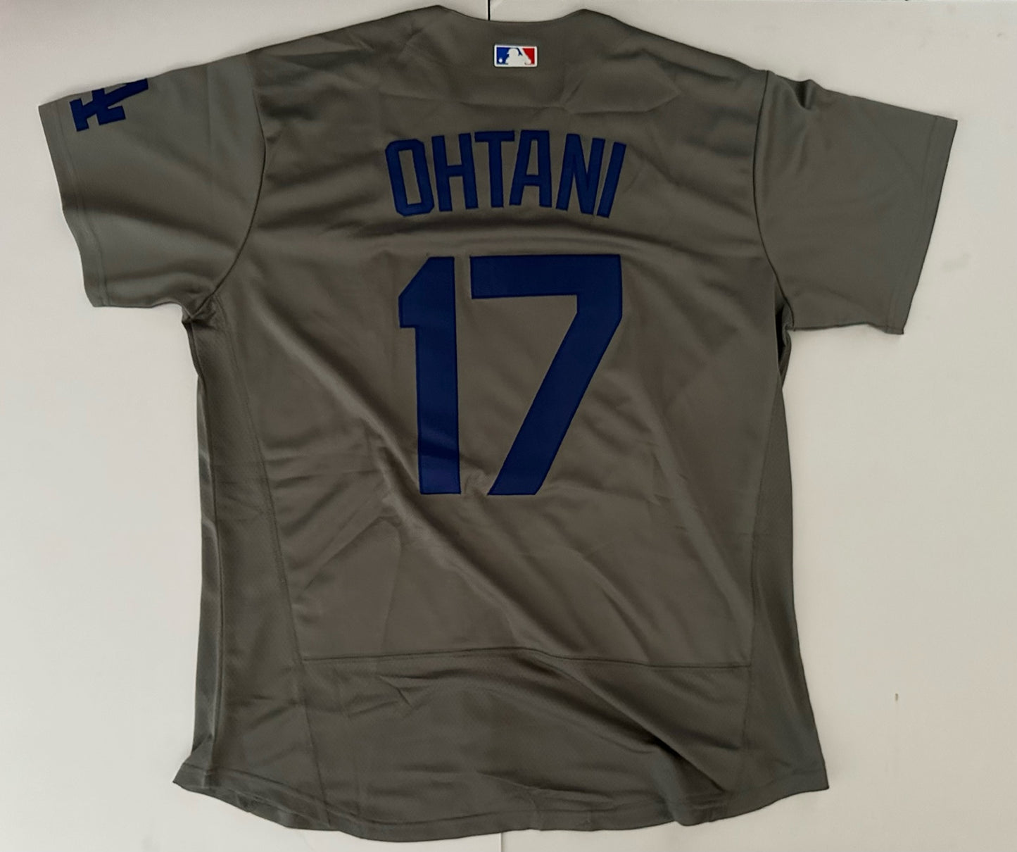 Los Angeles LA Dodgers MLB Baseball Shirt Large Ohtani 17 Grey