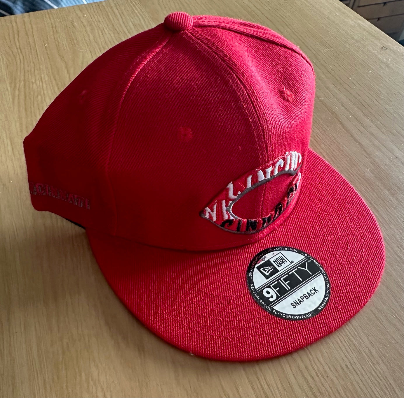 Cincinnati Reds MLB SnapBack Baseball Cap Multicolour New With Sitcker