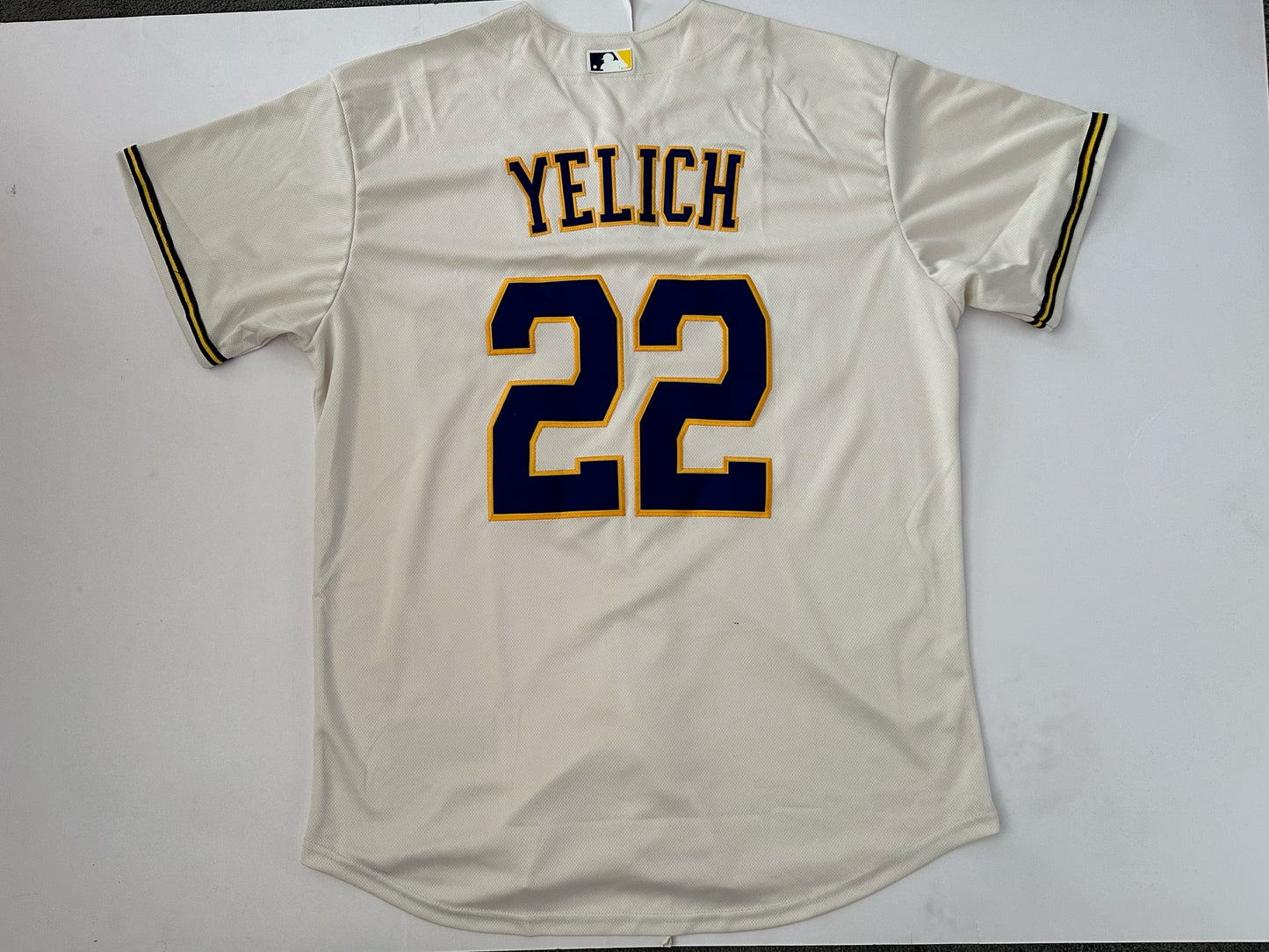 Milwaukee Brewers MLB Baseball Shirt Large Yelich 22 Cream