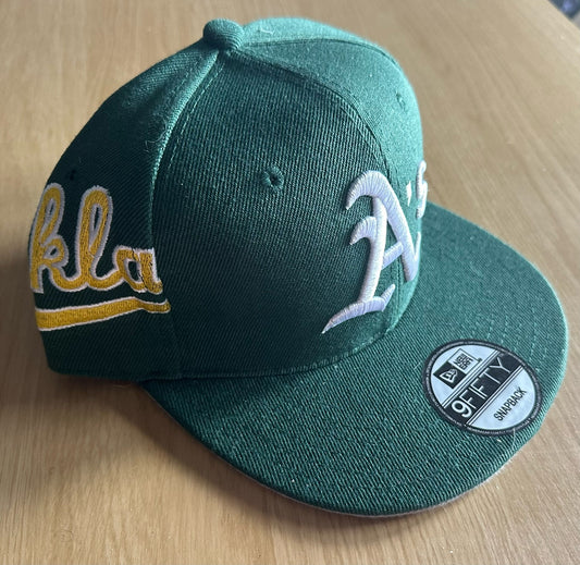 Oakland A's MLB SnapBack Baseball Cap Multicolour New With Sitcker