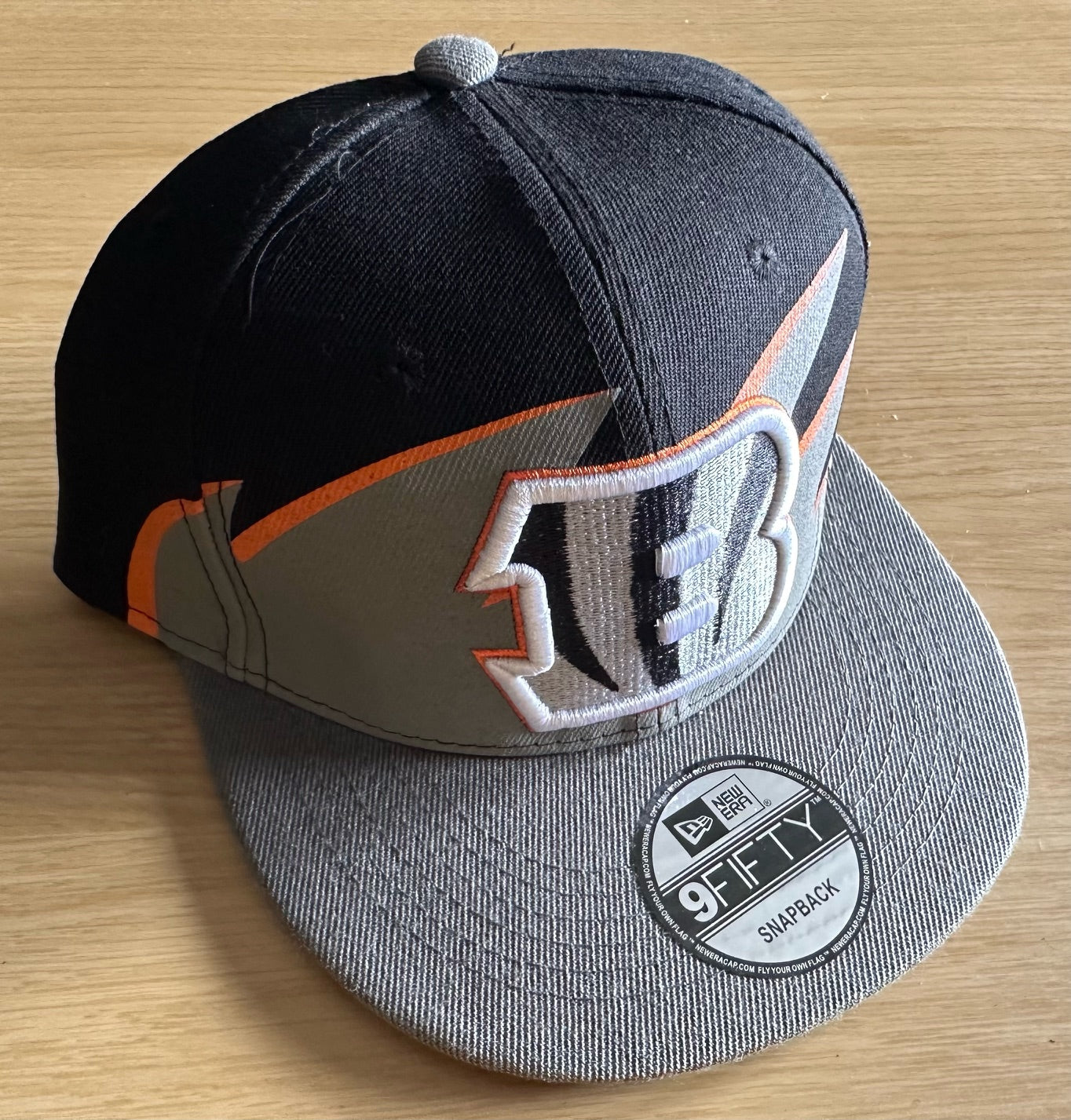Cincinnati Bengals  NFL 2 Tone SnapBack Baseball Cap Multicolour New With Sticker