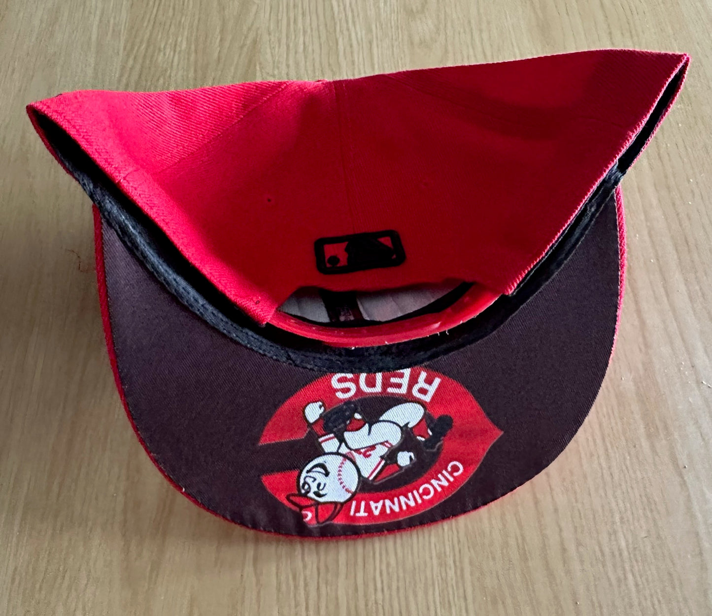 Cincinnati Red MLB SnapBack Baseball Cap Multicolour New With Sitcker