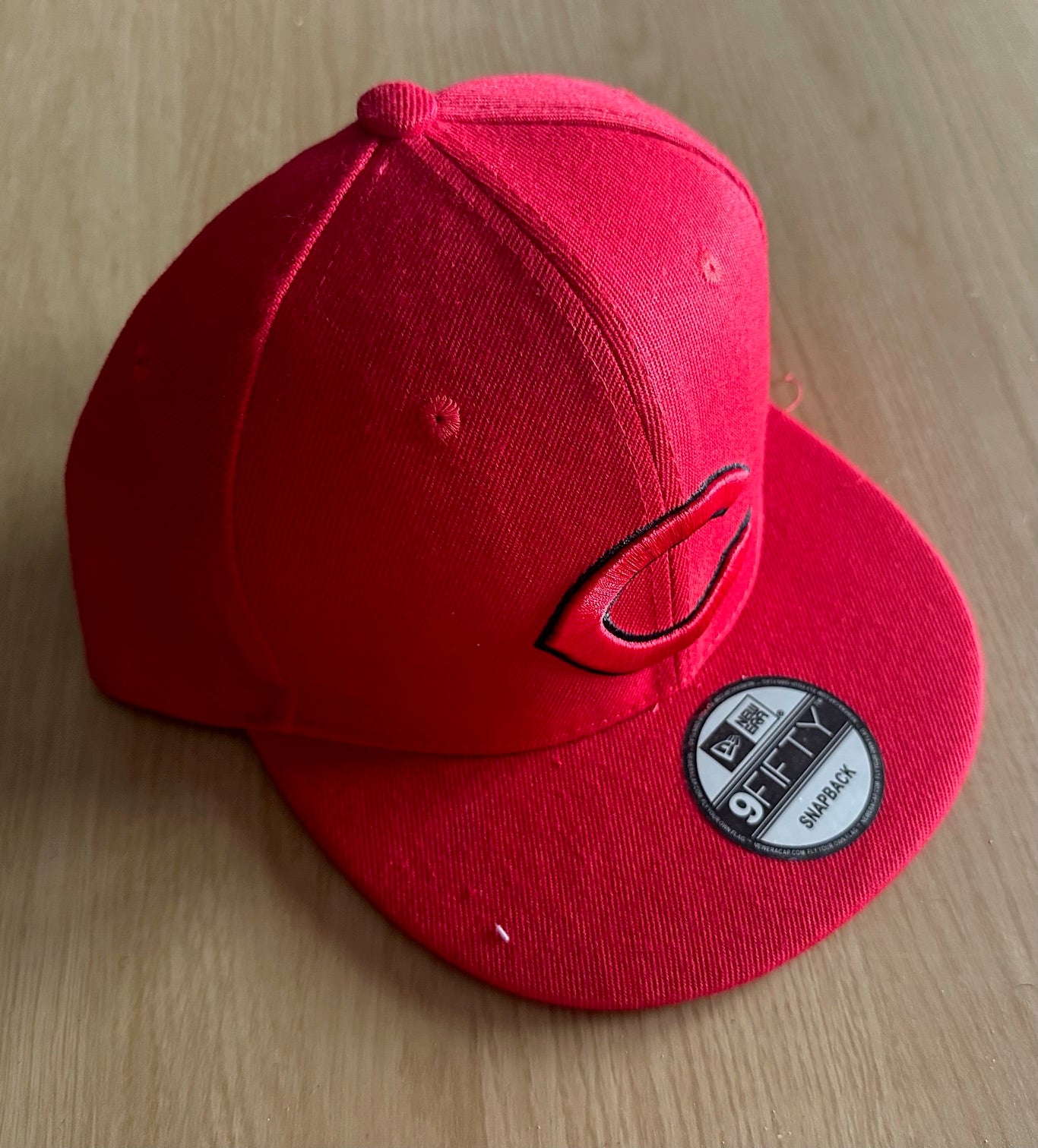 Cincinnati Red MLB SnapBack Baseball Cap Multicolour New With Sitcker