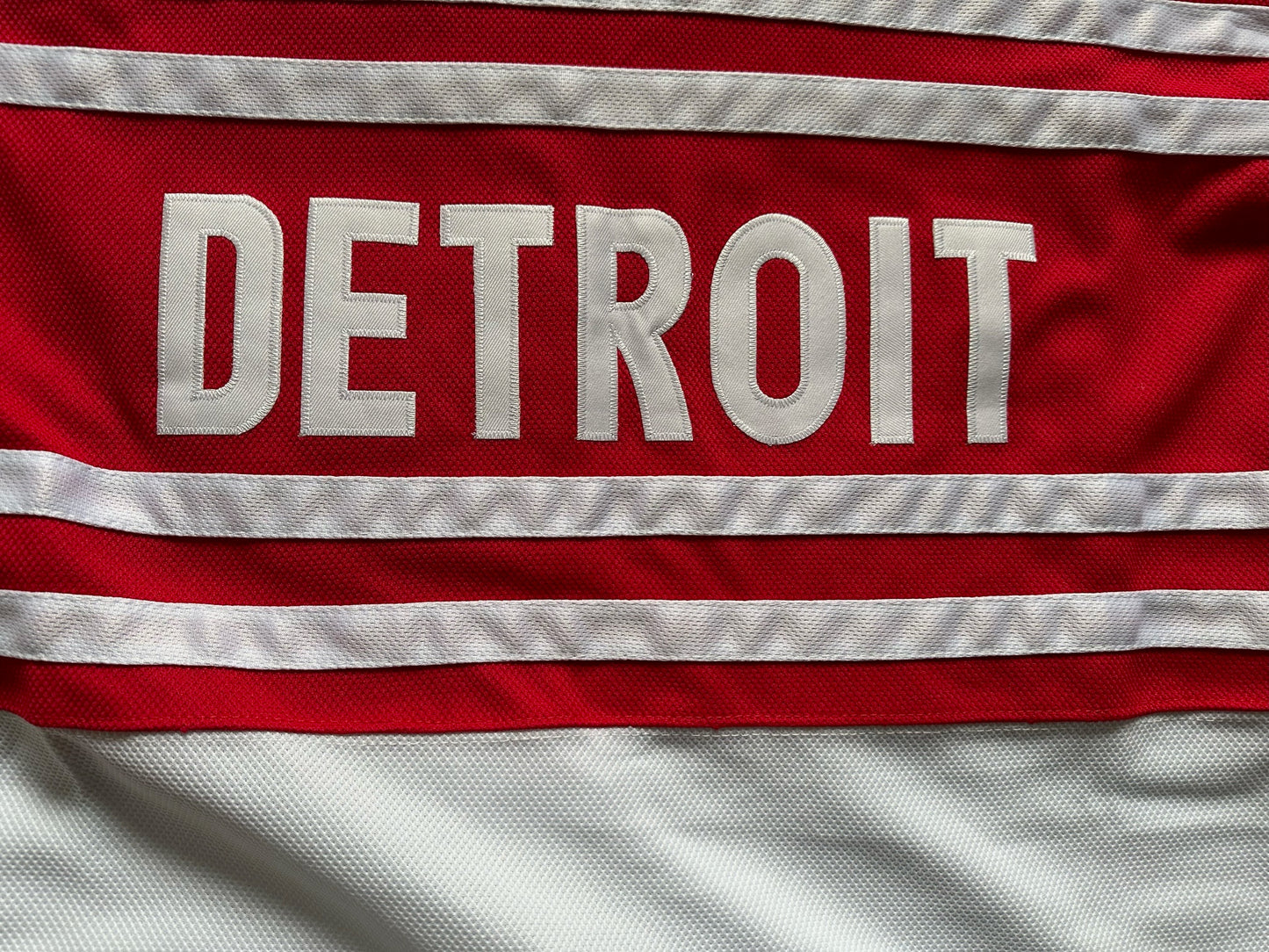 CCM Detroit Red Wings Probert Hockey Shirt Large