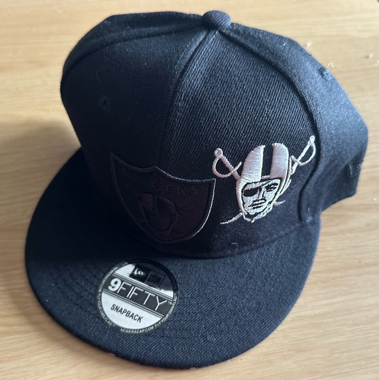 Las Vegas Raiders NFL SnapBack Baseball Cap Multicolour New With Sticker