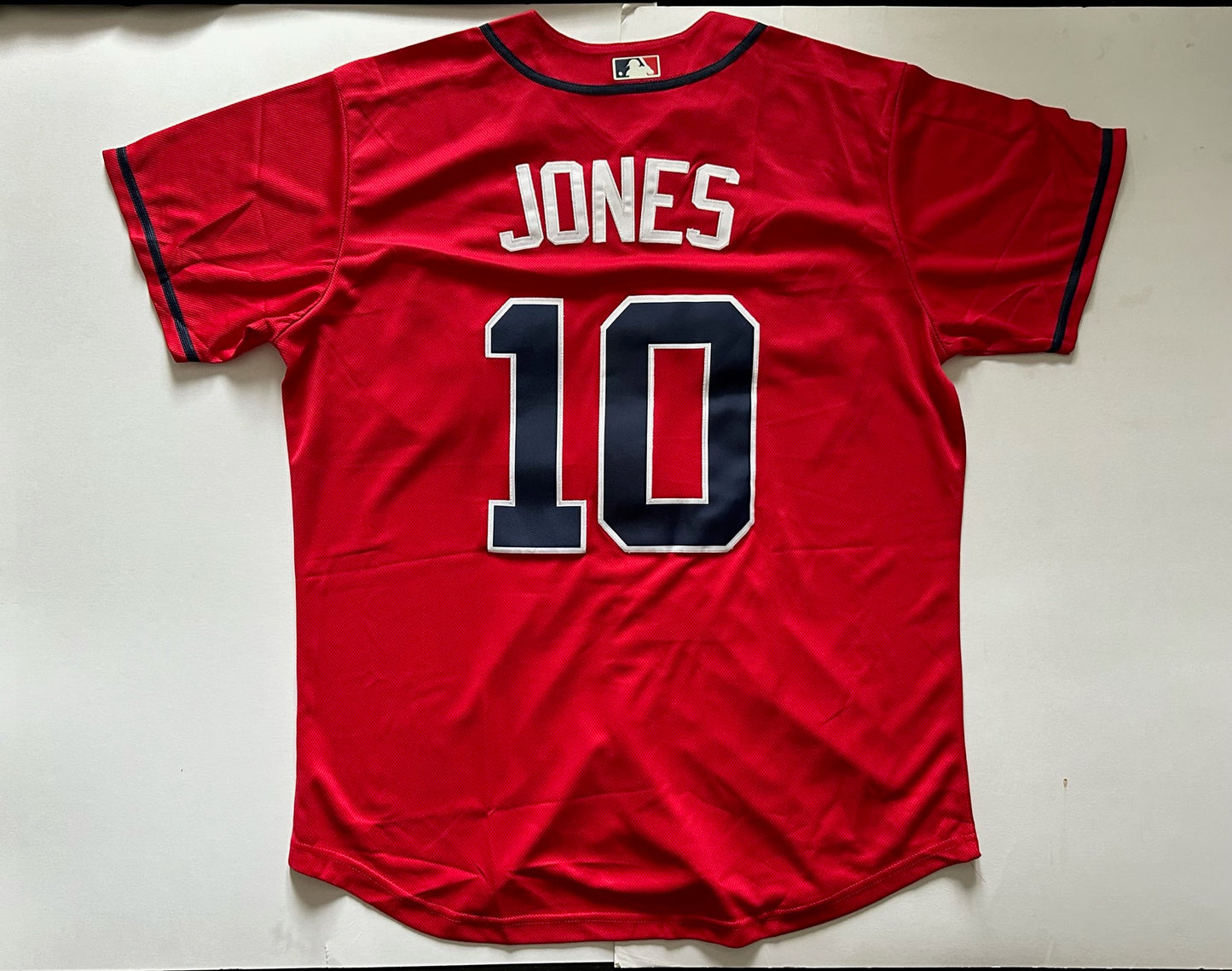 Atlanta Braves Retro MLB Baseball Shirt Large Jones 10 Red