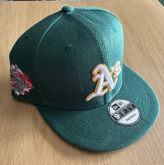 Oakland A's MLB SnapBack Baseball Cap Multicolour New With Sitcker
