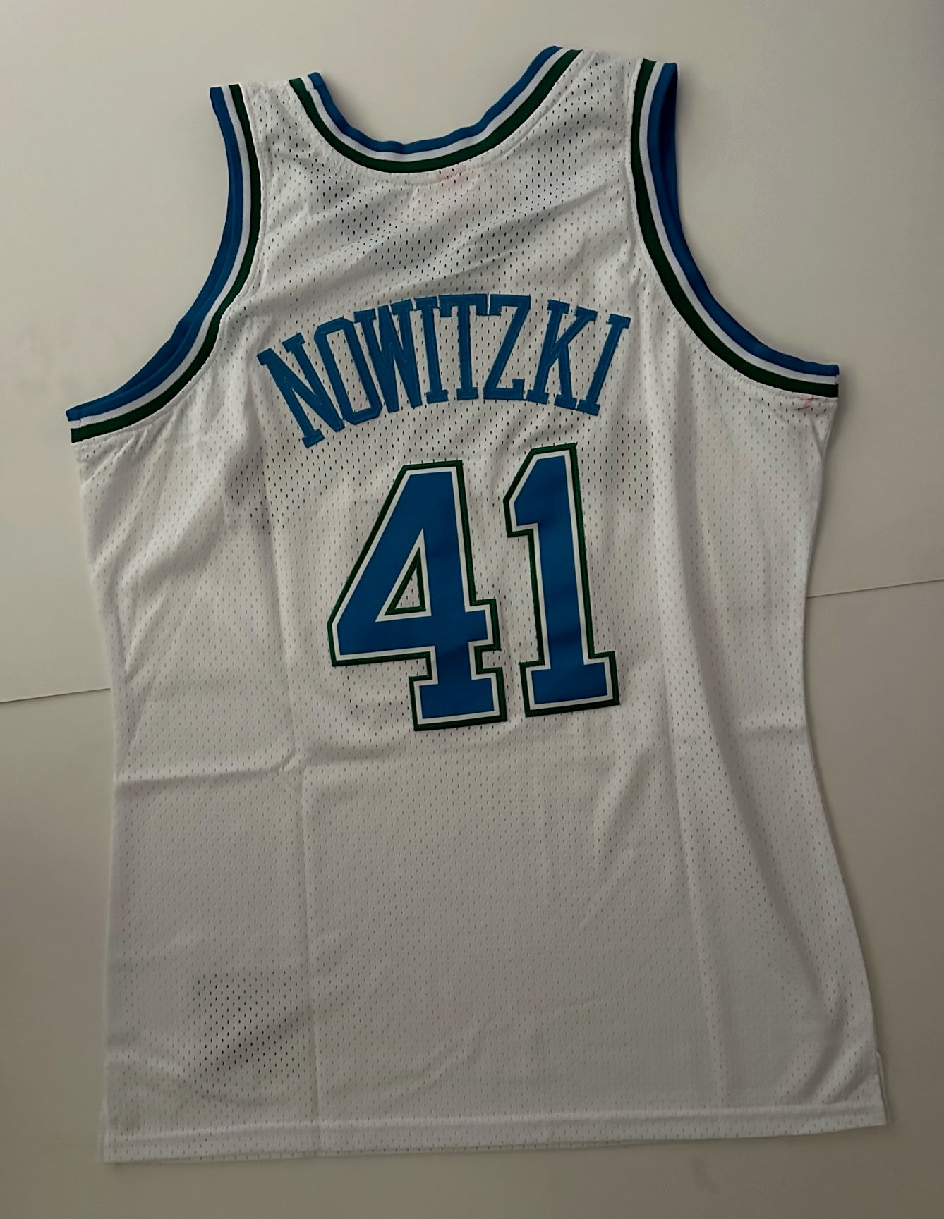 Dallas Mavericks NBA Hardwood Classics Nowitzki Basketball Vest Large 41 White