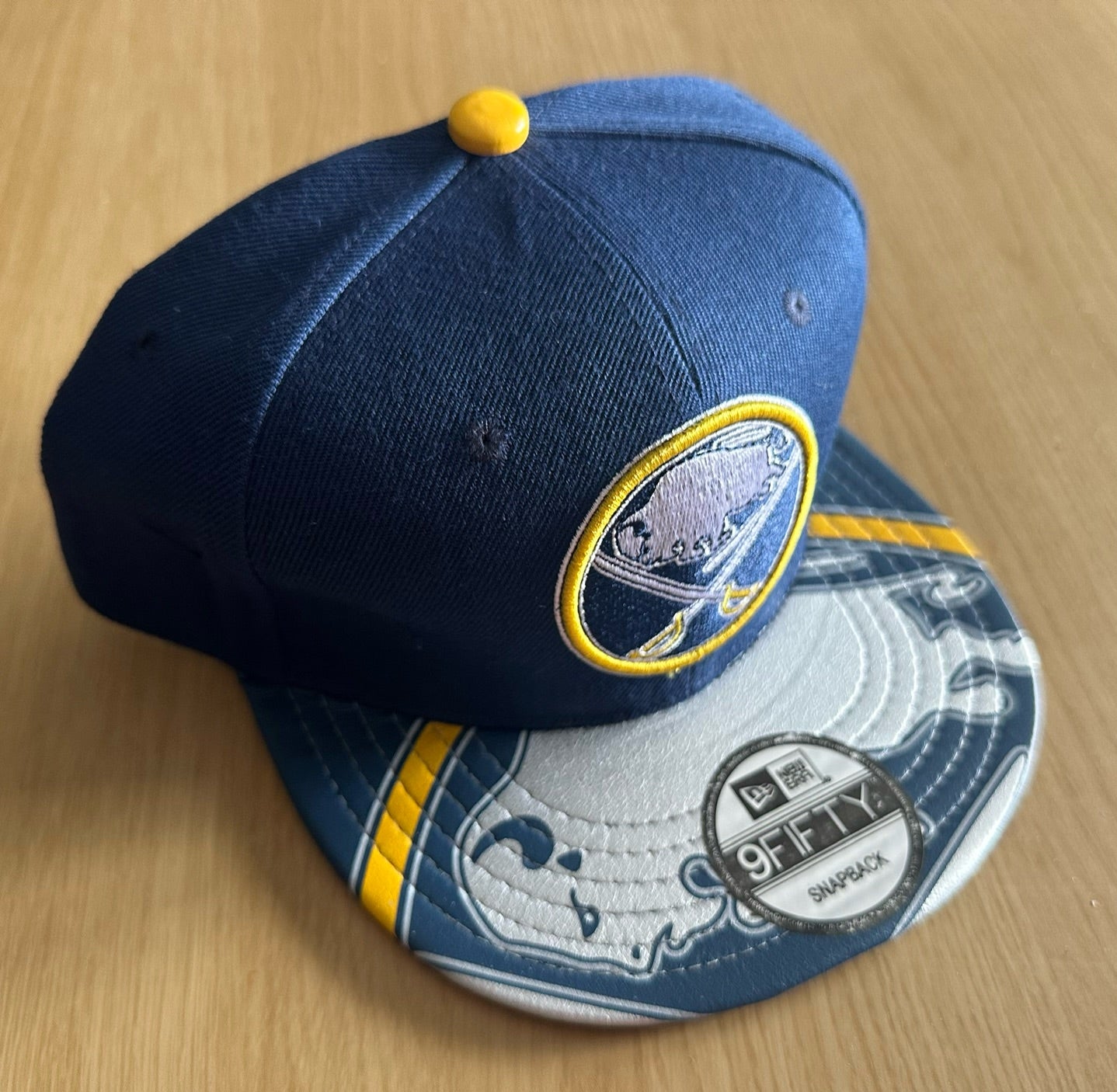 Buffalo Sabres NHL SnapBack Baseball Cap Multicolour New With Sticker