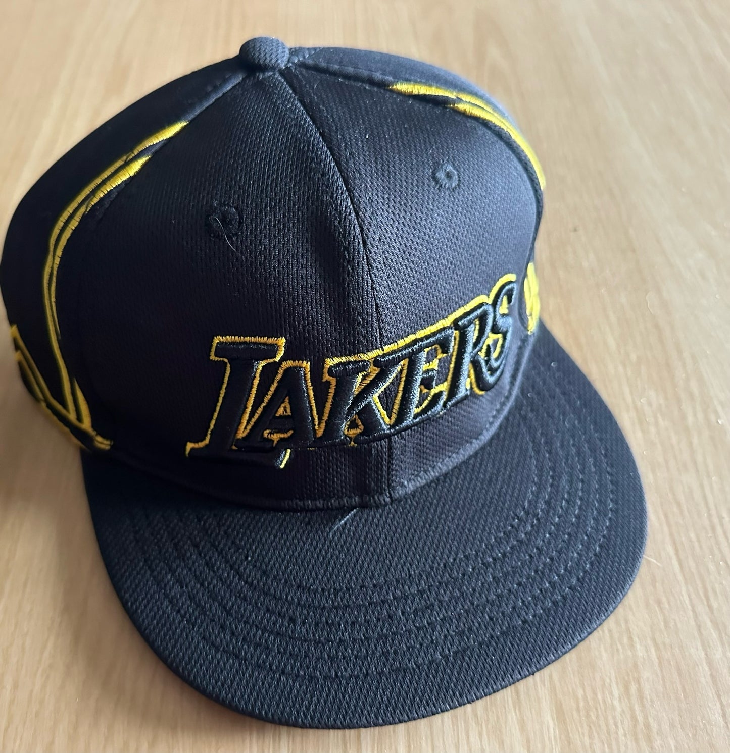 Los Angeles Lakers NBA SnapBack Baseball Cap Multicolour New With Sticker