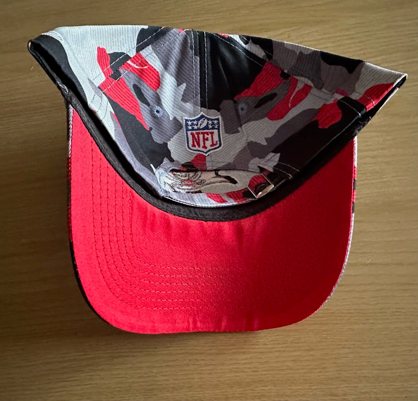 Tampa Bay Buccanneers NFL Camo Baseball Cap Multicolour New With Sticker