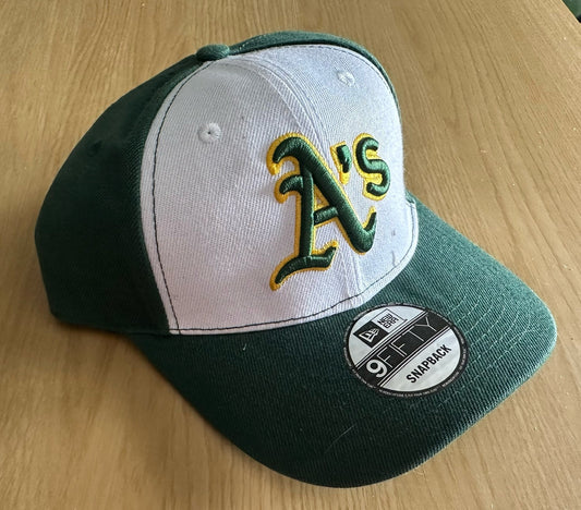 Oakland A's MLB SnapBack Baseball Cap Multicolour New With Sitcker