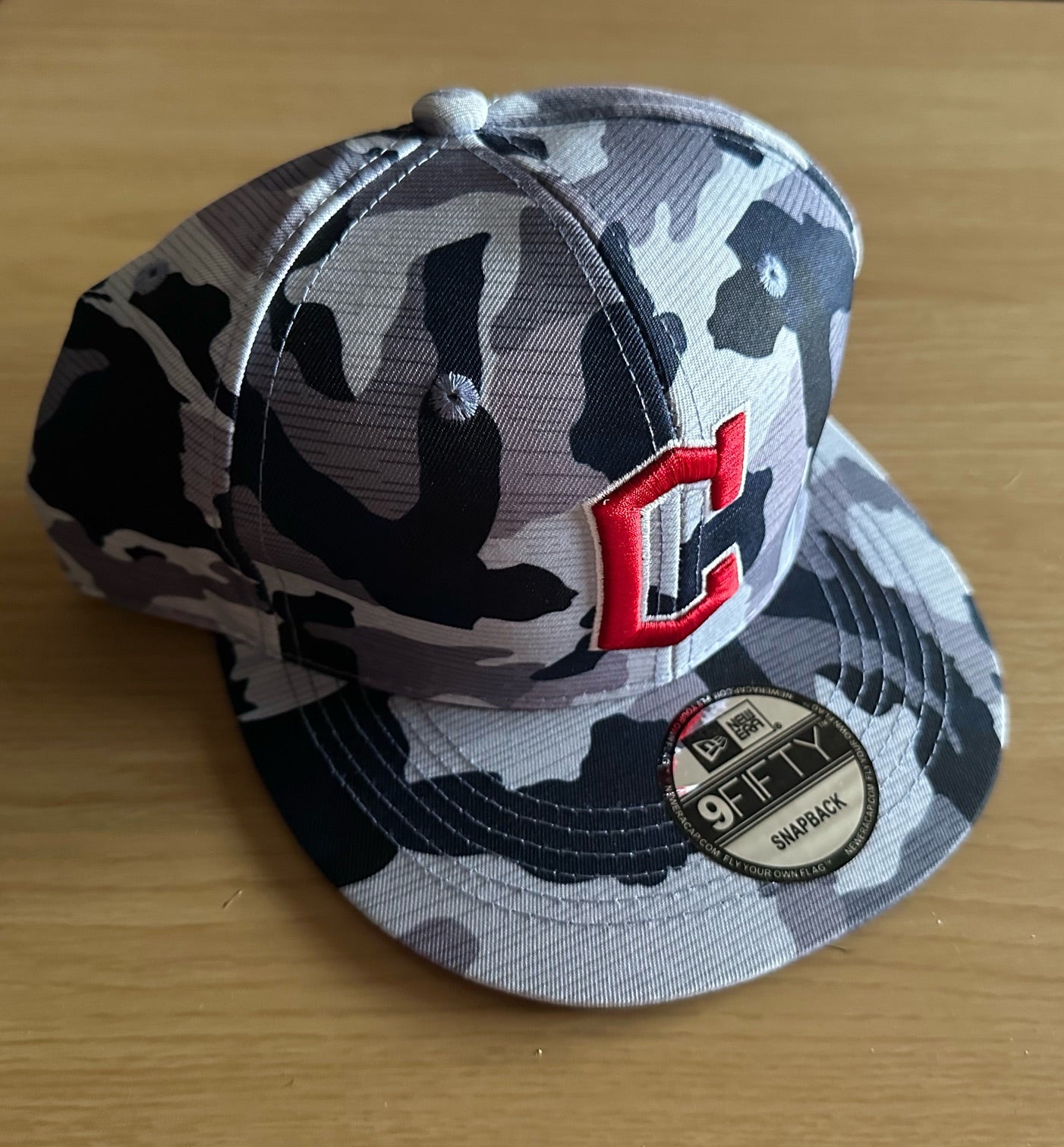 Cleveland Guardians MLB SnapBack Camo Baseball Cap Multicolour New With Sticker