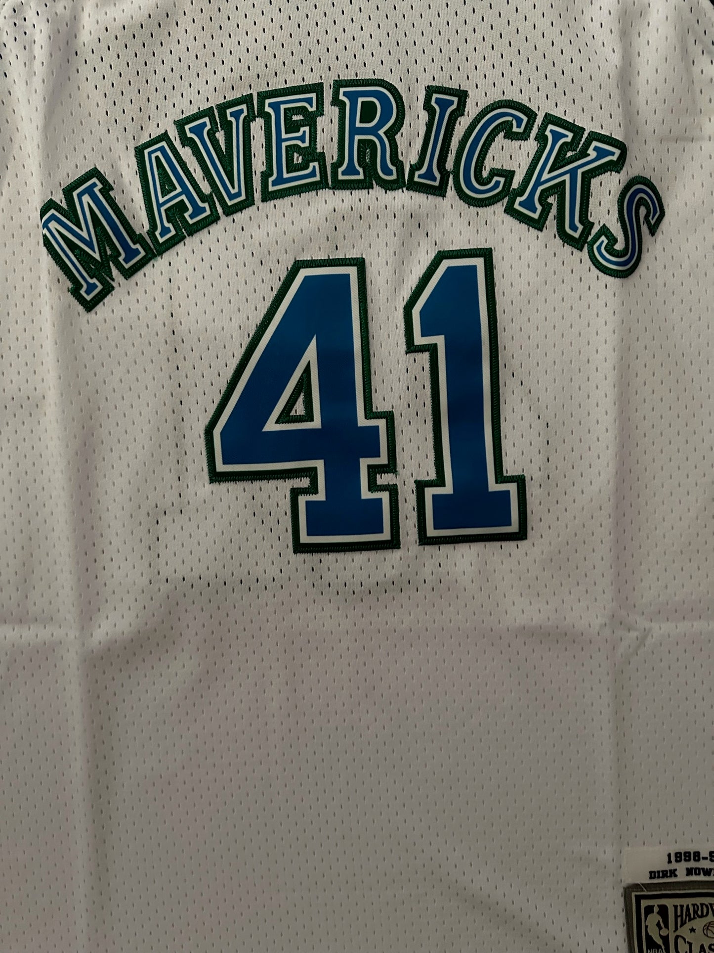 Dallas Mavericks NBA Hardwood Classics Nowitzki Basketball Vest Large 41 White