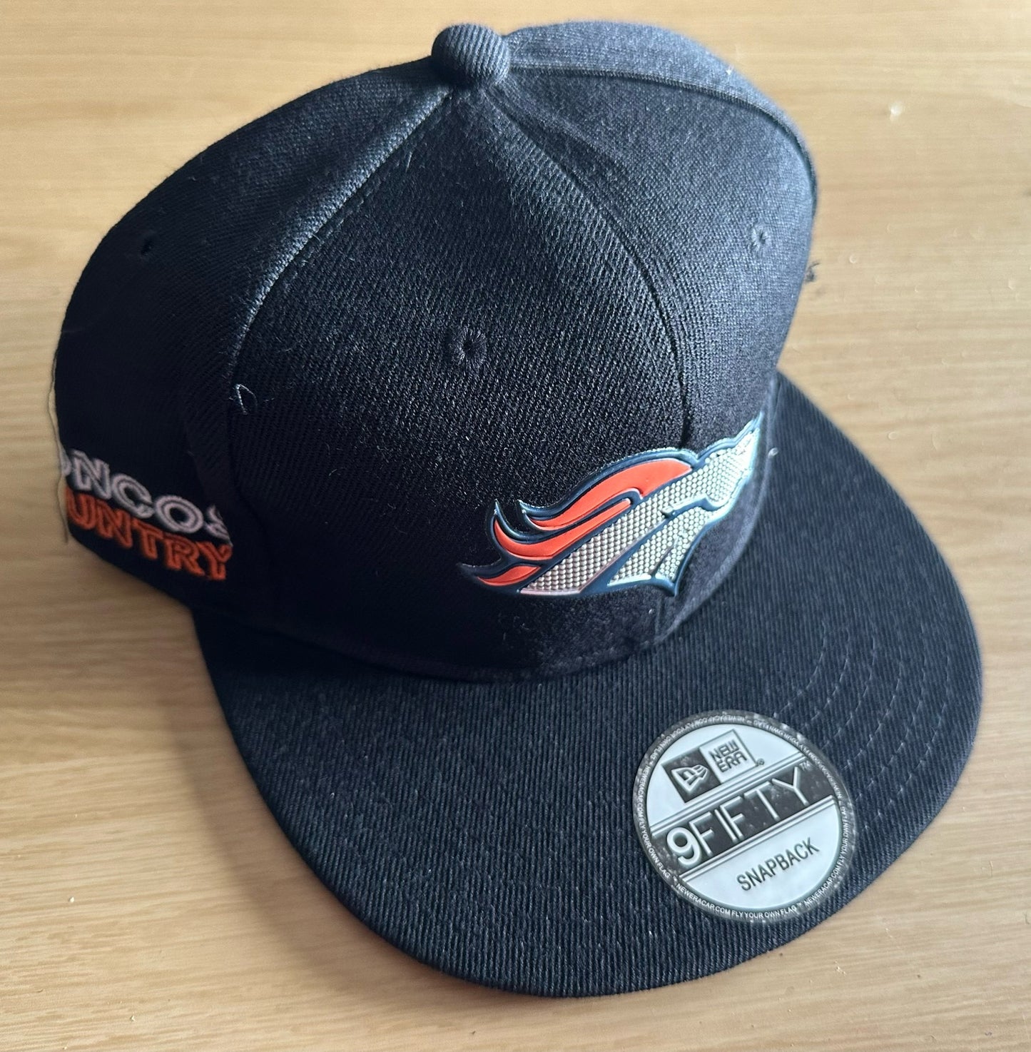 Denver Broncos NFL SnapBack Baseball Cap Multicolour New With Sticker